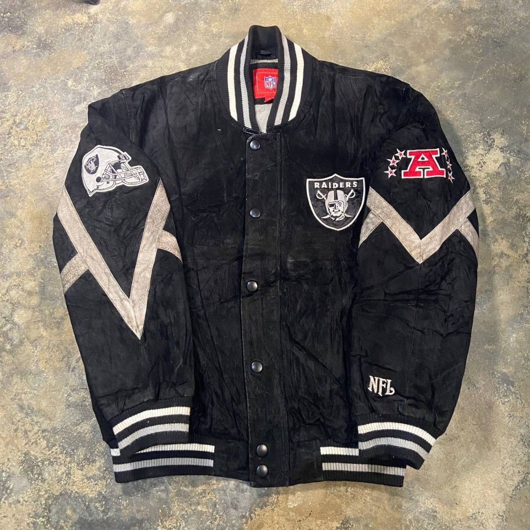 Vinatge Oakland Raiders NFL Jacket (Category: Coats, Jackets and Outerwear) located in Camiling. Submitted by digdrip (Listing ID 1420194969, Image 3). Description: dimes/size: 25W, 29L Color rate: 9./10 Condition: 9/10 issue: slice/distressed, ripped DM FOR MORE DETAILS📩.