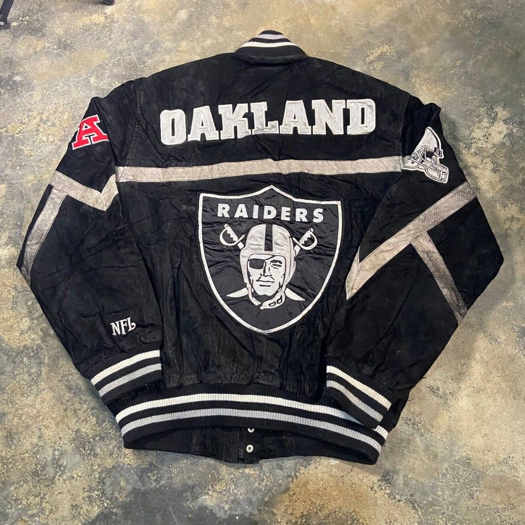 Vinatge Oakland Raiders NFL Jacket (Category: Coats, Jackets and Outerwear) located in Camiling. Submitted by digdrip (Listing ID 1420194969, Image 1). Description: dimes/size: 25W, 29L Color rate: 9./10 Condition: 9/10 issue: slice/distressed, ripped DM FOR MORE DETAILS📩.