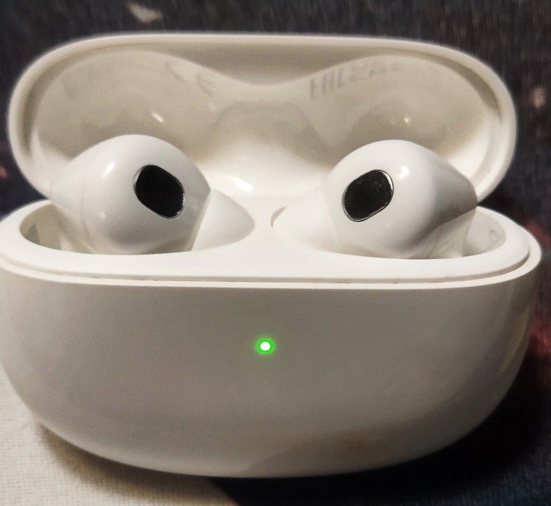 Xiaomi Pro Open for swap (Category: Earphones) located in Rizal. Submitted by canesvenatici (Listing ID 1420175802, Image 1). Description: - White Xiaomi earbuds - Includes charging case - Charging case has a small mark and hairline scratches. - No charger included Originally 6,999..