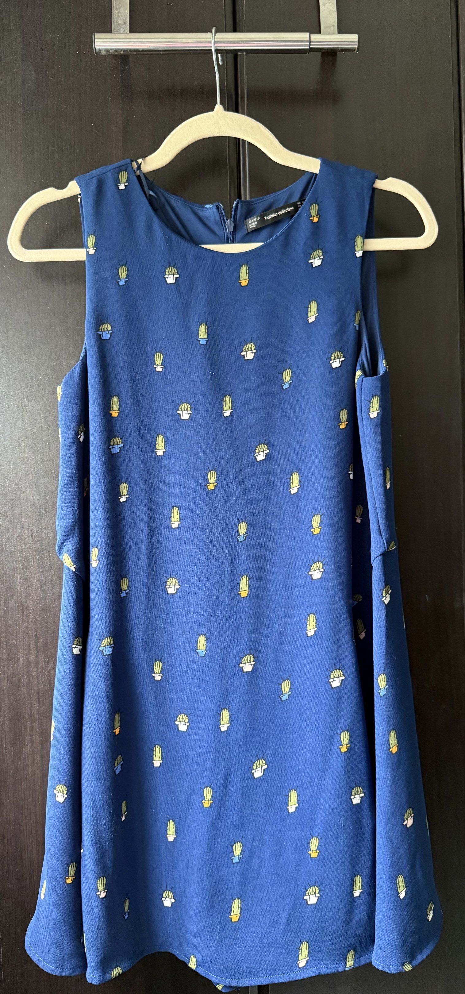 Zara Cactus Succulent Romper (Category: Rompers) located in Quezon City. Submitted by secondsgon (Listing ID 1420202428, Image 1). Description: - Zara romper - Vibrant blue fabric - Playful cactus print - Sleeveless design - Round neckline - Back zipper closure - Flattering fit - Perfect for warm weather - Stylish and comfortable 🏦Modes of Payment: GCASH BPI/VYBE BDO 📦Modes of Delivery: LBC - Nationwide shipping Grab/Lalamove - Same day deliver
