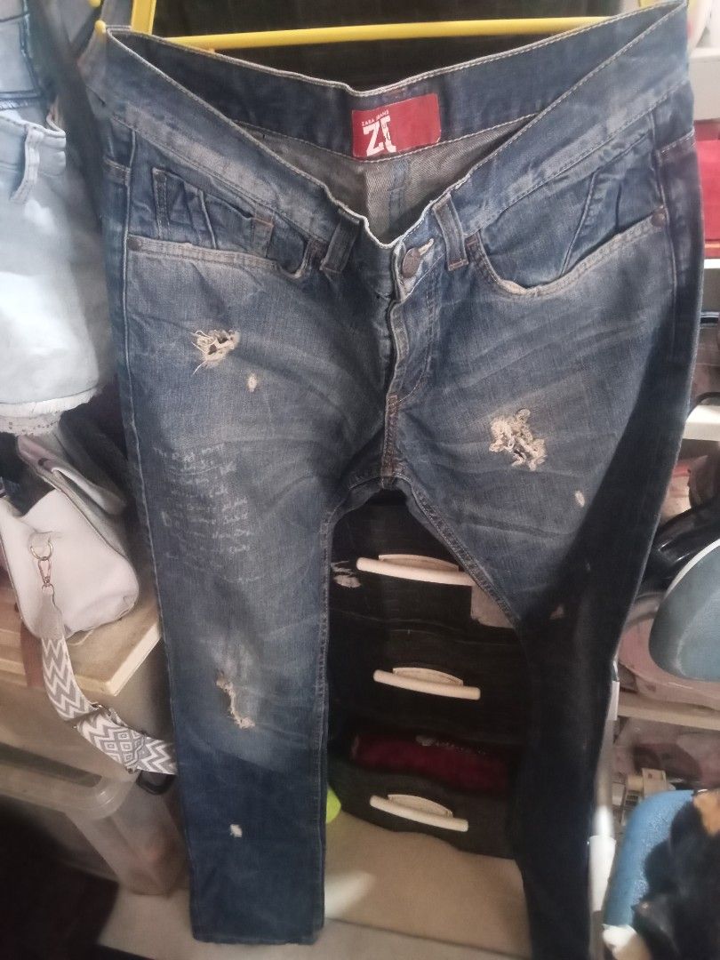 Zara Jeans Z1 Distressed Denim (Category: Jeans) located in Valenzuela. Submitted by beahocson (Listing ID 1420321097, Image 2). Description: - Zara Z1 denim jeans - Distressed design - Button and zipper closure - Size: EUR 40, US/MEX/UK 31 - Classic five-pocket design - Medium wash denim slightly used.