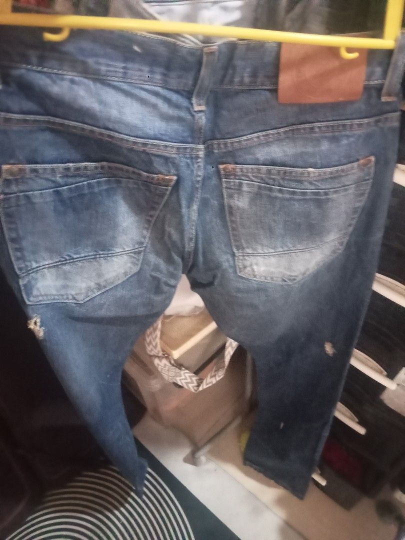 Zara Jeans Z1 Distressed Denim (Category: Jeans) located in Valenzuela. Submitted by beahocson (Listing ID 1420321097, Image 3). Description: - Zara Z1 denim jeans - Distressed design - Button and zipper closure - Size: EUR 40, US/MEX/UK 31 - Classic five-pocket design - Medium wash denim slightly used.