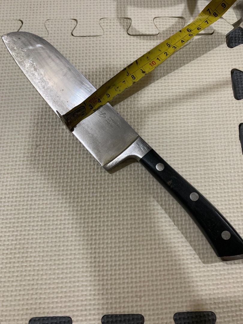 33cm MYCHEF DORCO SANTOKU KNIFE (Category: Cookware & Accessories) located in Cavite. Submitted by rwyanewade39874 (Listing ID 1420497188, Image 2). Description: The Dorco MyChef Master Chef’s Knife 330mm is a professional-grade large knife featuring a long, razor-sharp blade and perfectly balanced weight—delivering exceptional performance for high-volume prep and precision cutting tasks..