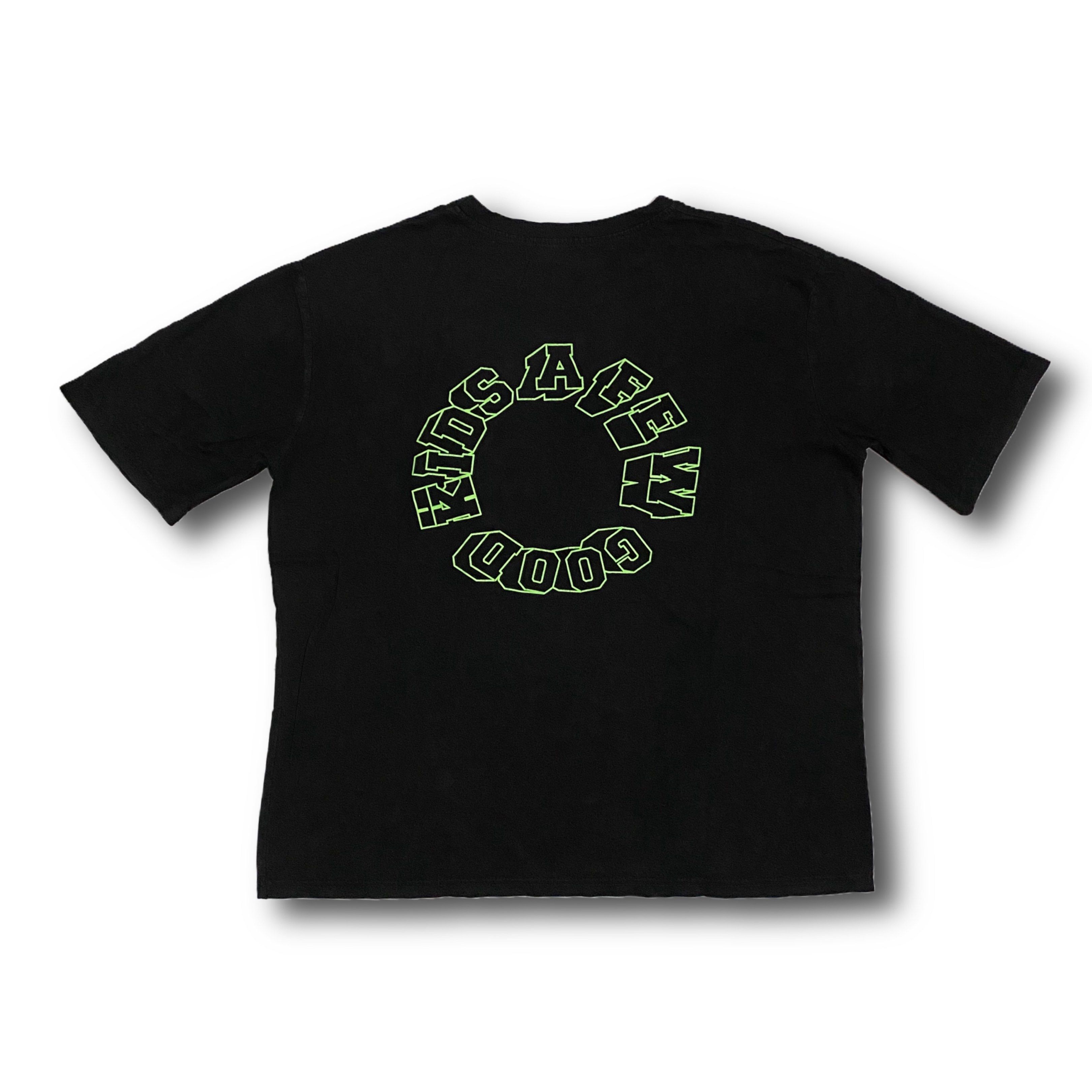 A Few Good Kids Black Tee (Category: Tshirts & Polo Shirts ) located in Kalibo. Submitted by migz_ (Listing ID 1420387562, Image 2). Description: Dimes - 22x25 Condition - 9/10 Color Rate - 8.5-9/10 Issue - cut tags, minimal hairlines.