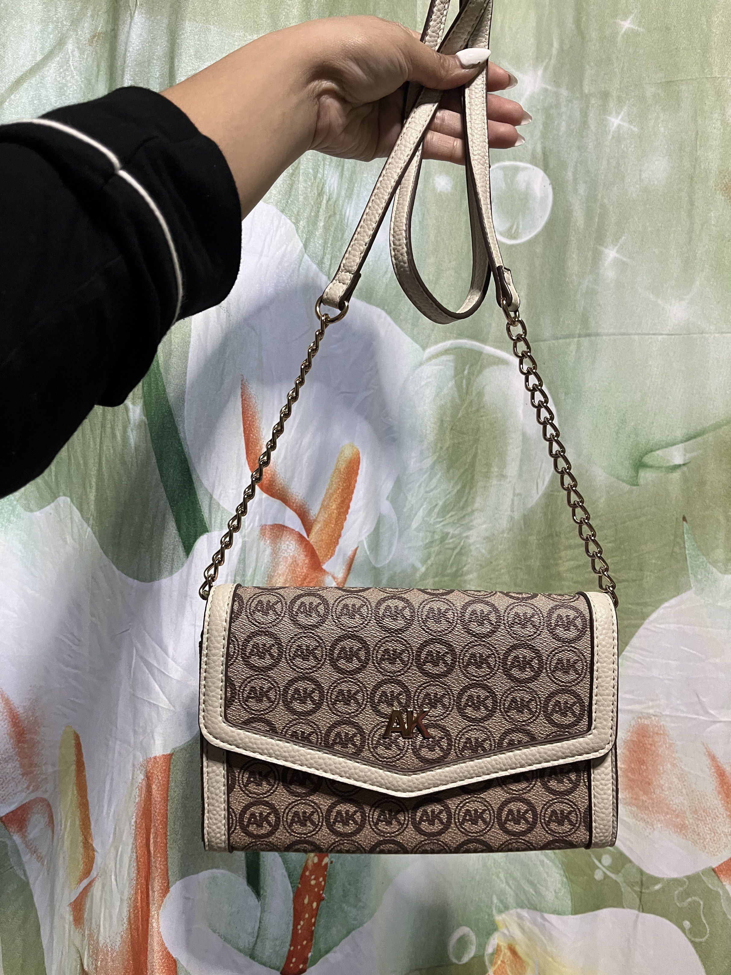 AK SLING WALLET (Category: Luxury Bags & Wallets) located in Manila. Submitted by ronalynrey57532 (Listing ID 1420558361, Image 1). Description: .