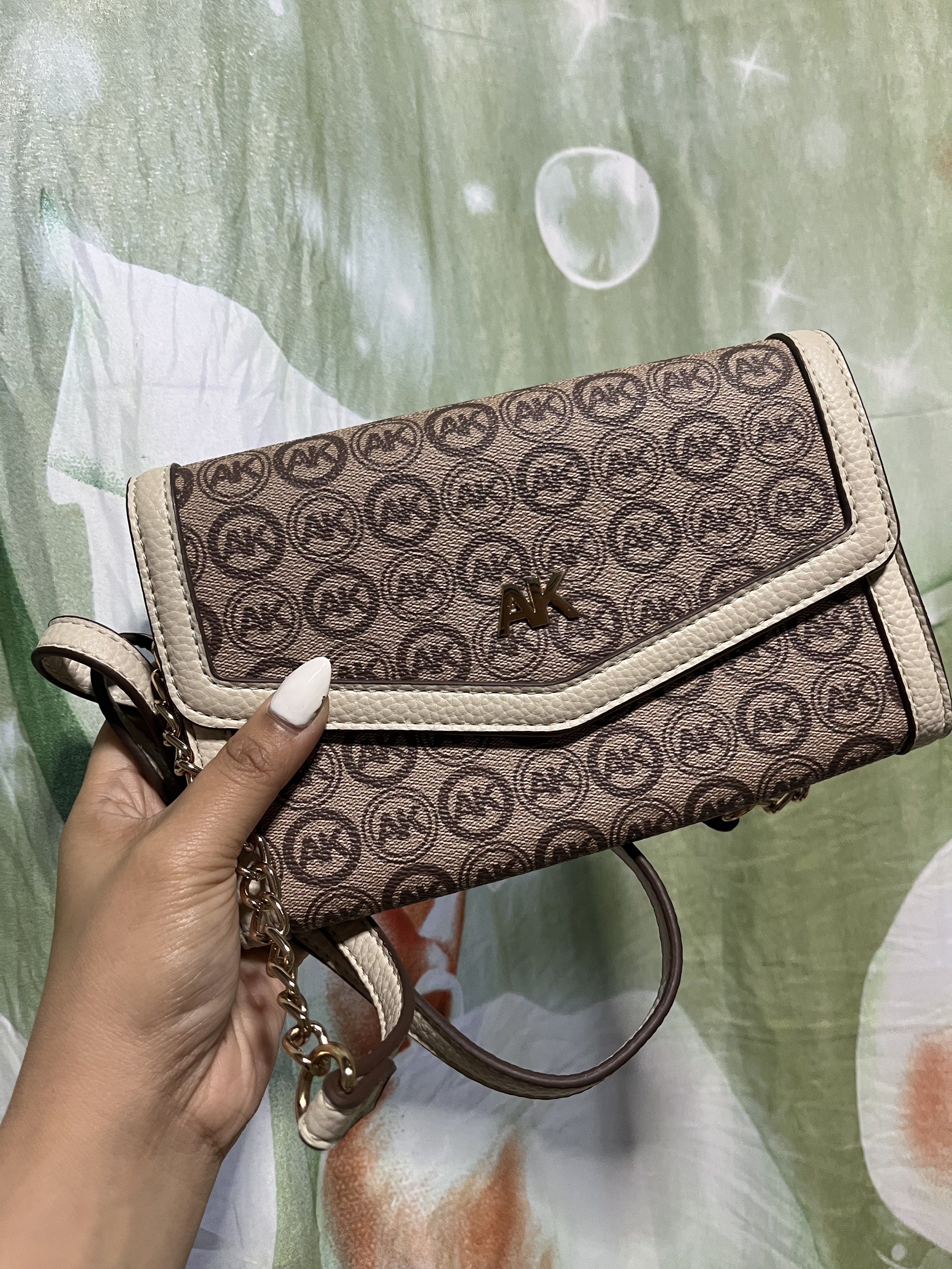 AK SLING WALLET (Category: Luxury Bags & Wallets) located in Manila. Submitted by ronalynrey57532 (Listing ID 1420558361, Image 3). Description: .