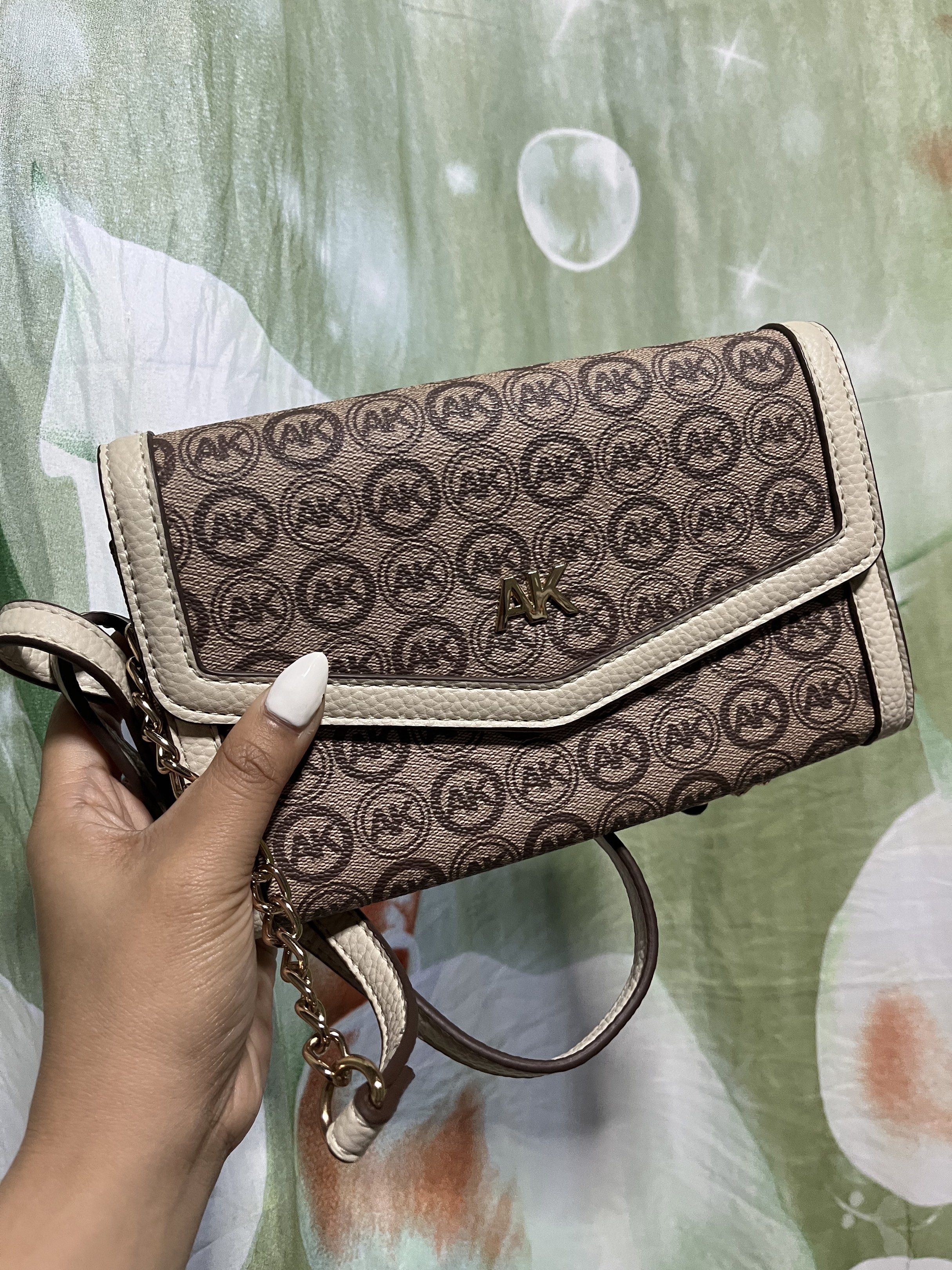 AK SLING WALLET (Category: Luxury Bags & Wallets) located in Manila. Submitted by ronalynrey57532 (Listing ID 1420558361, Image 2). Description: .