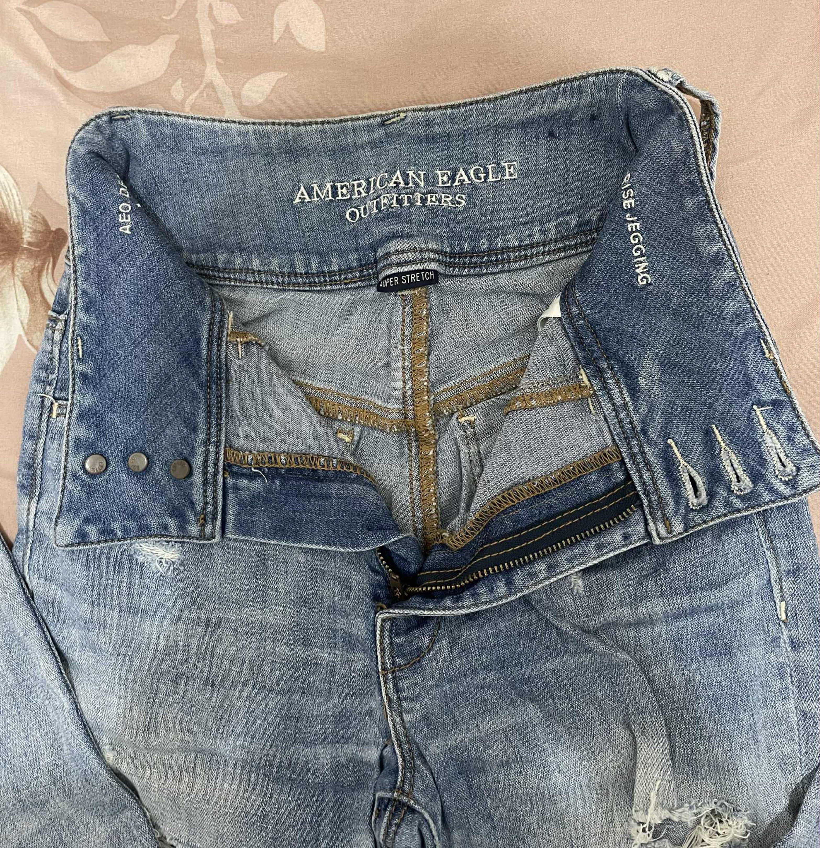 American Eagle High-Rise Jegging Jeans (Category: Jeans) located in Ibaan. Submitted by dystyles_ (Listing ID 1420382959, Image 2). Description: - American Eagle high-rise jegging jeans - Light blue wash - Ripped jeans - American Eagle Outfitters.