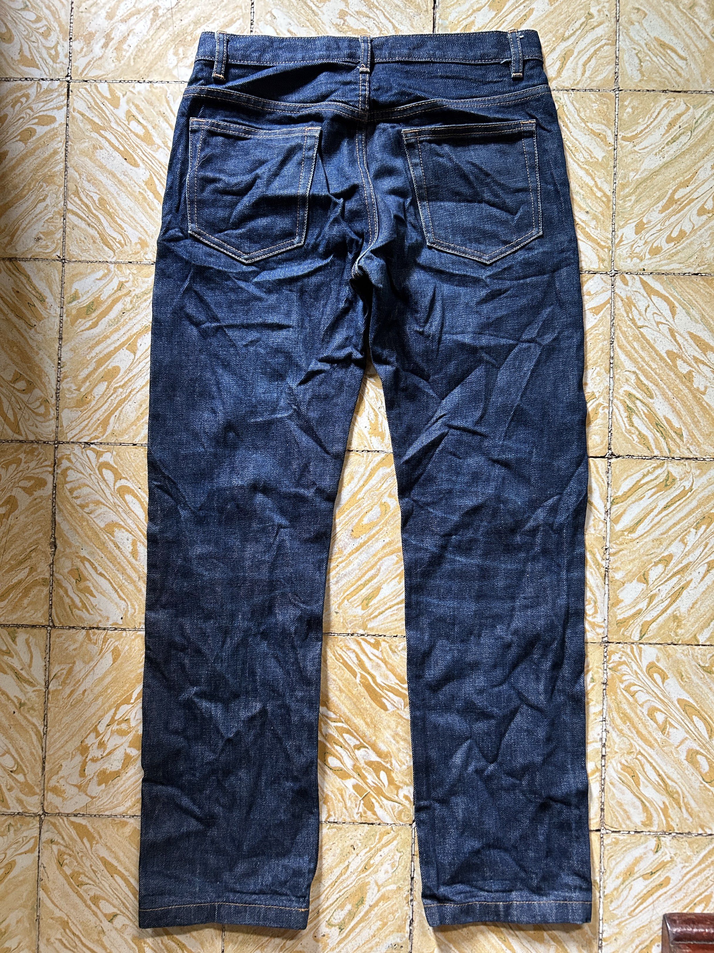 APC New Standard Jeans - Size 28 (Category: Jeans) located in Dipolog. Submitted by adrian281994 (Listing ID 1420373821, Image 2). Description: APC SELVEDGE PANT button fly Size 28- to 30-31 L40 Authentic 1500.