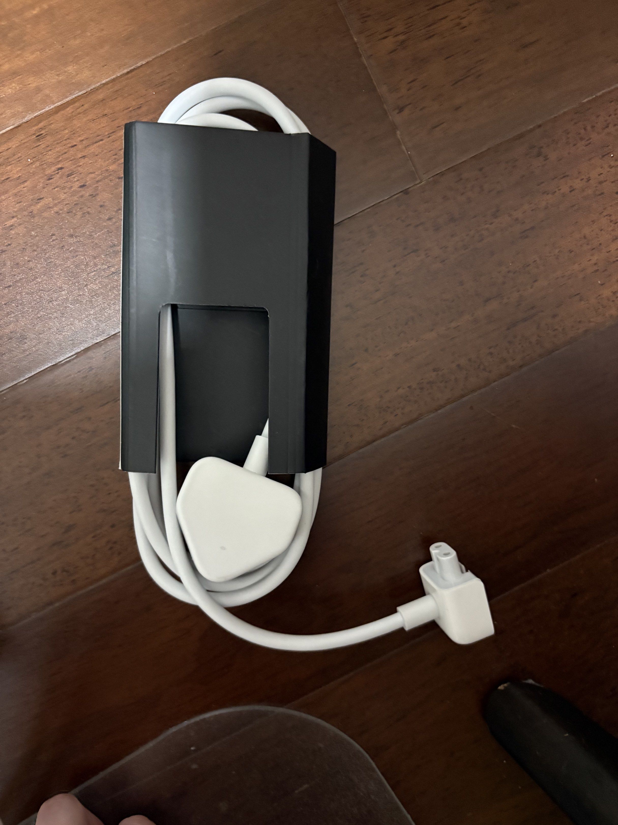 Apple charger or adapter406007333845084161