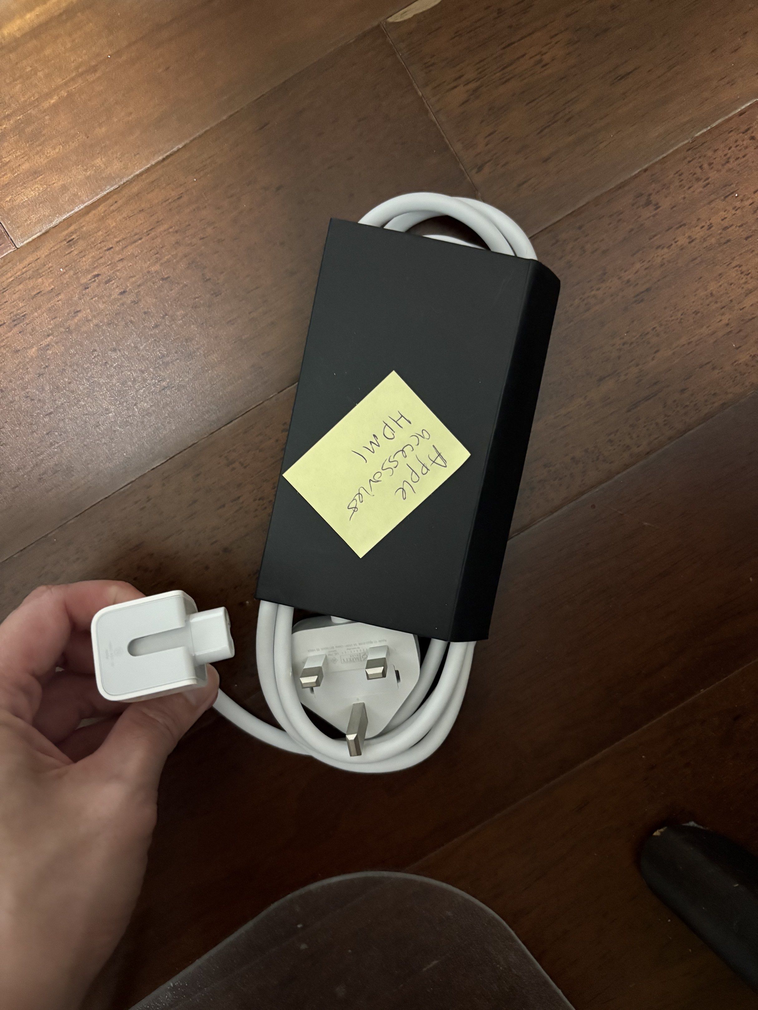 Apple charger or adapter406007333845084160