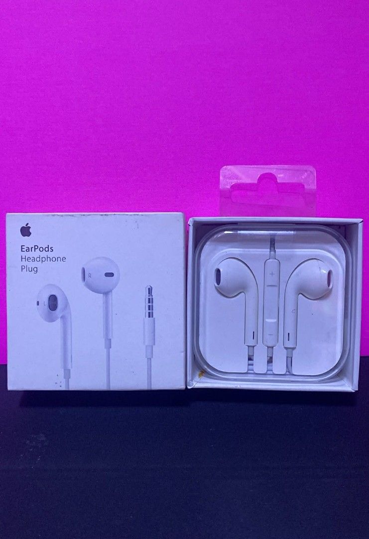 Apple EarPods with 3.5 mm Headphone Plug (Category: Earphones) located in Manila. Submitted by pricious (Listing ID 1420393213, Image 1). Description: - Authentic EarPods - 3.5mm headphone plug - Includes original box - Classic white color - Features Apple logo and 'EarPods Headphone Plug' on box.