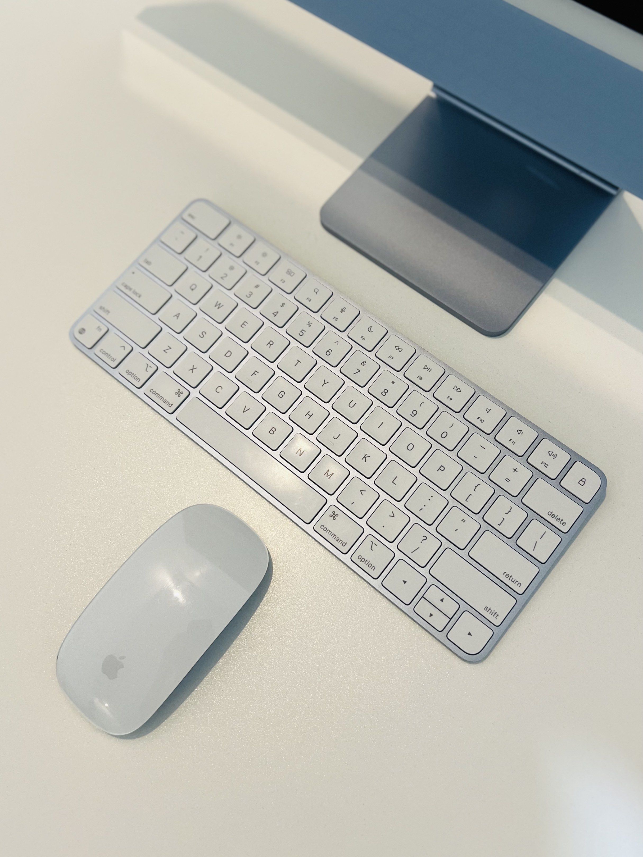 Apple imac m1 (Category: Desktops) located in Cavite. Submitted by potpot_guevarra (Listing ID 1420502584, Image 3). Description: Selling imac m1 chip 2021 model. Mint condition like new no issue complete with original box. Php 45,500 Color blue Specs: Apple M1 chip (8-core CPU; 7 or 8-core GPU), a 4.5K Retina display (4480x2520, 500 nits), and a 11.5mm thin design. It includes 8GB unified memory, 256GB SSD, 1080p FaceTime camera, two to four USB