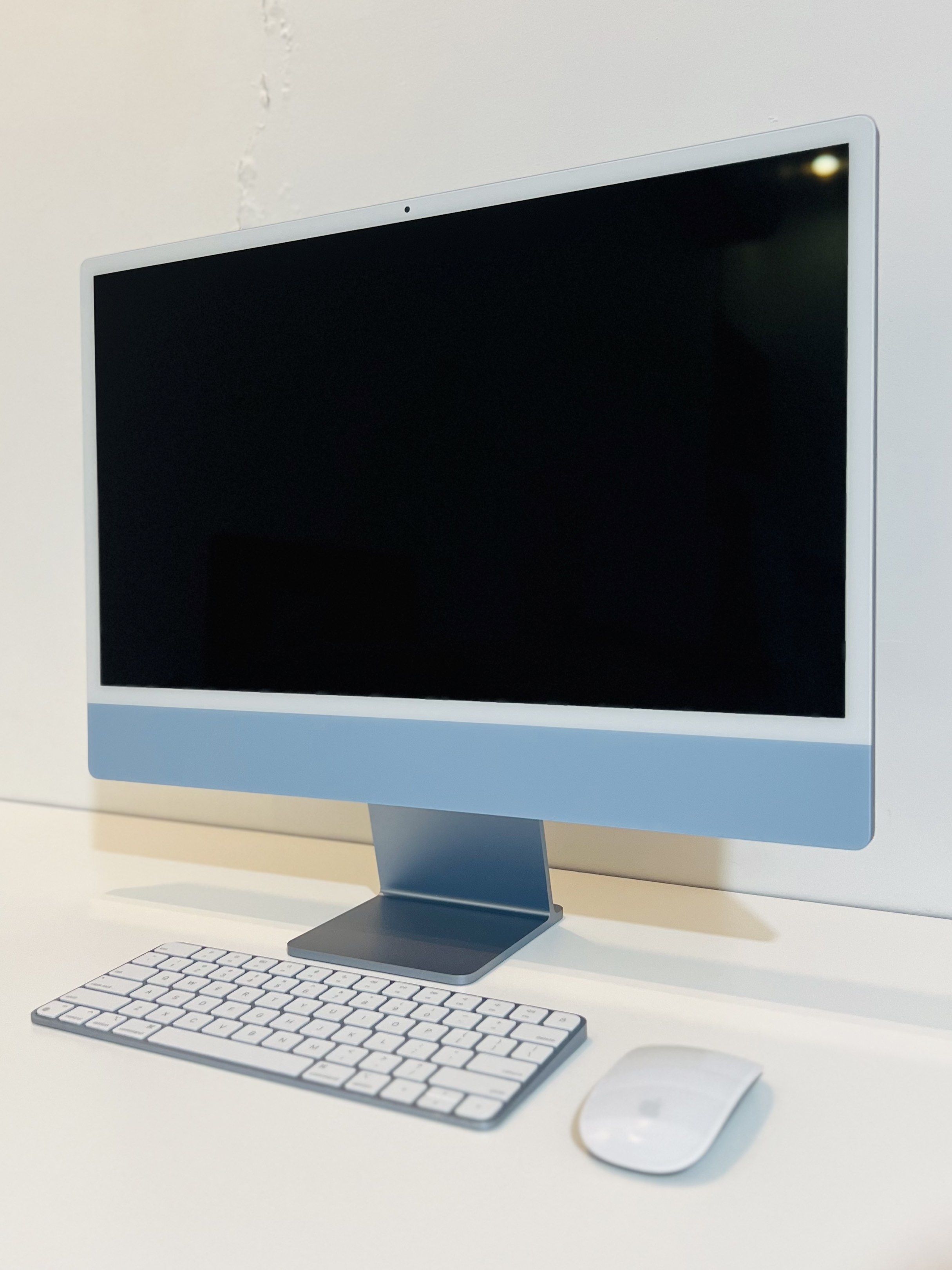 Apple imac m1 (Category: Desktops) located in Cavite. Submitted by potpot_guevarra (Listing ID 1420502584, Image 1). Description: Selling imac m1 chip 2021 model. Mint condition like new no issue complete with original box. Php 45,500 Color blue Specs: Apple M1 chip (8-core CPU; 7 or 8-core GPU), a 4.5K Retina display (4480x2520, 500 nits), and a 11.5mm thin design. It includes 8GB unified memory, 256GB SSD, 1080p FaceTime camera, two to four USB