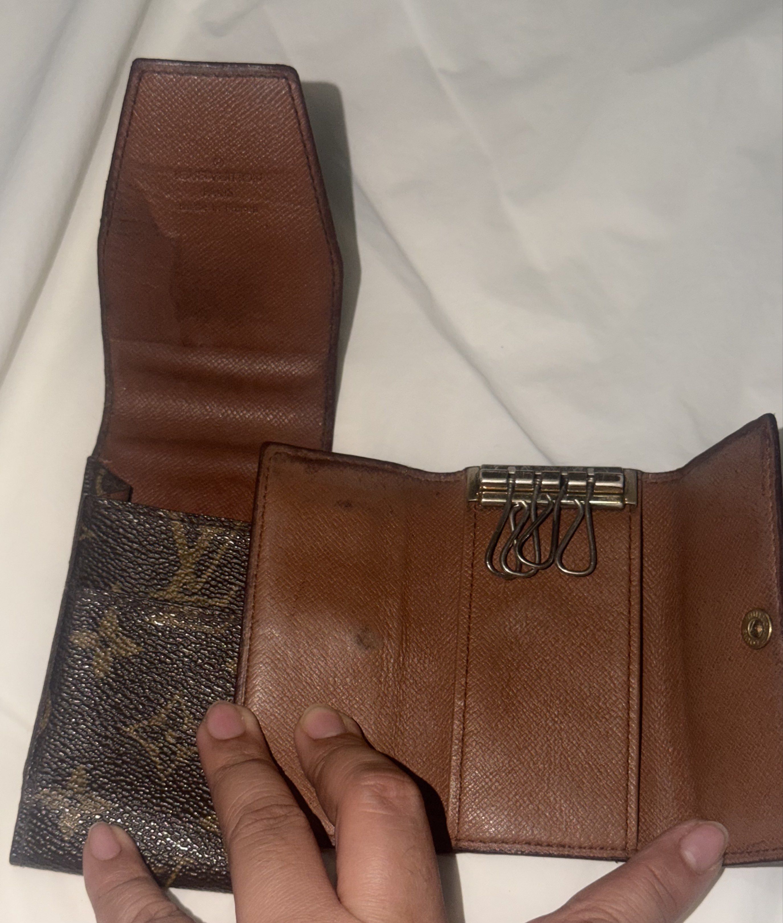 Authentic LV Cigarette Case and Key Holder / Louis Vuitton SLG (Category: Luxury Bags & Wallets) located in Quezon City. Submitted by hpygoods (Listing ID 1420426396, Image 3). Description: Authentic 2 pcs Louis Vuitton Small Leather Goods 1. Cigarette Case - Clean Onside Out, but shows signs of wear - Heat Stamp and Date Code Intact - Conditioned and Cleaned - No bakbak and no lagkit 2. 4 Key Holder - Monogram not vibrant anymore - shows signs o