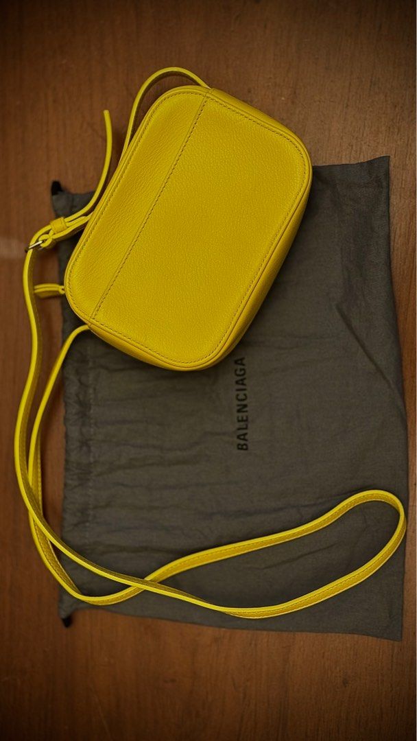 Balenciaga Everyday XS Camera Bag (Category: Luxury Bags & Wallets) located in San Fernando. Submitted by mnlt_o (Listing ID 1420509953, Image 2). Description: Good as new Authentic Comes with a dust bag Purchased from Paris 18 W x 12 L x 5 H (cm) Fixed Price: 20,000 Location: San Fernando, Pampanga.