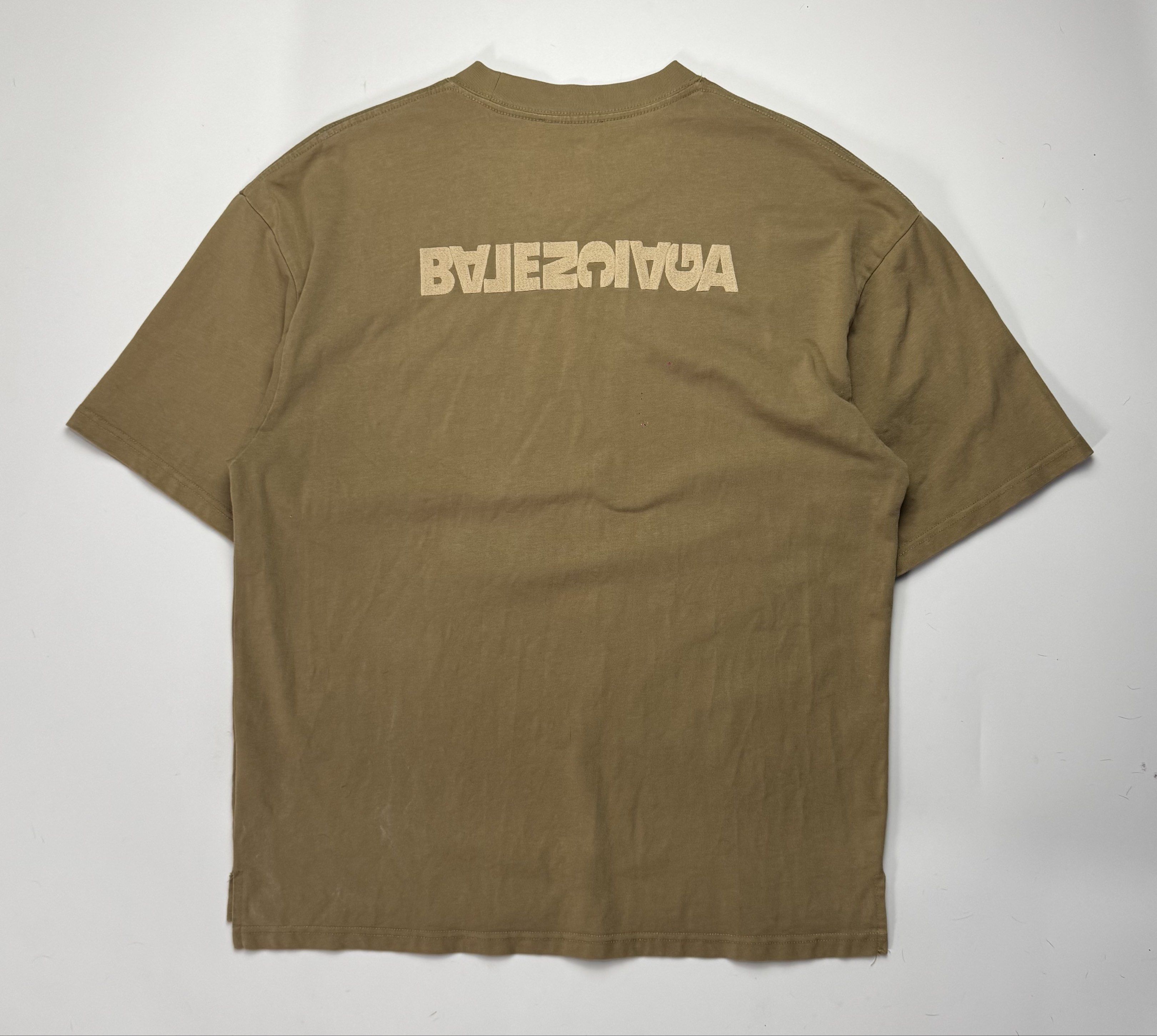 Balenciaga Simple Logo T-shirt (Category: Tshirts & Polo Shirts ) located in Caloocan City. Submitted by opulent.finds (Listing ID 1420533251, Image 2). Description: - Balenciaga T-shirt - Color: Muted Brown - Design: Front and mirrored back logo - Neckline: Crew neck - Sleeves: Short sleeves - Authentic Balenciaga logo on neckline.