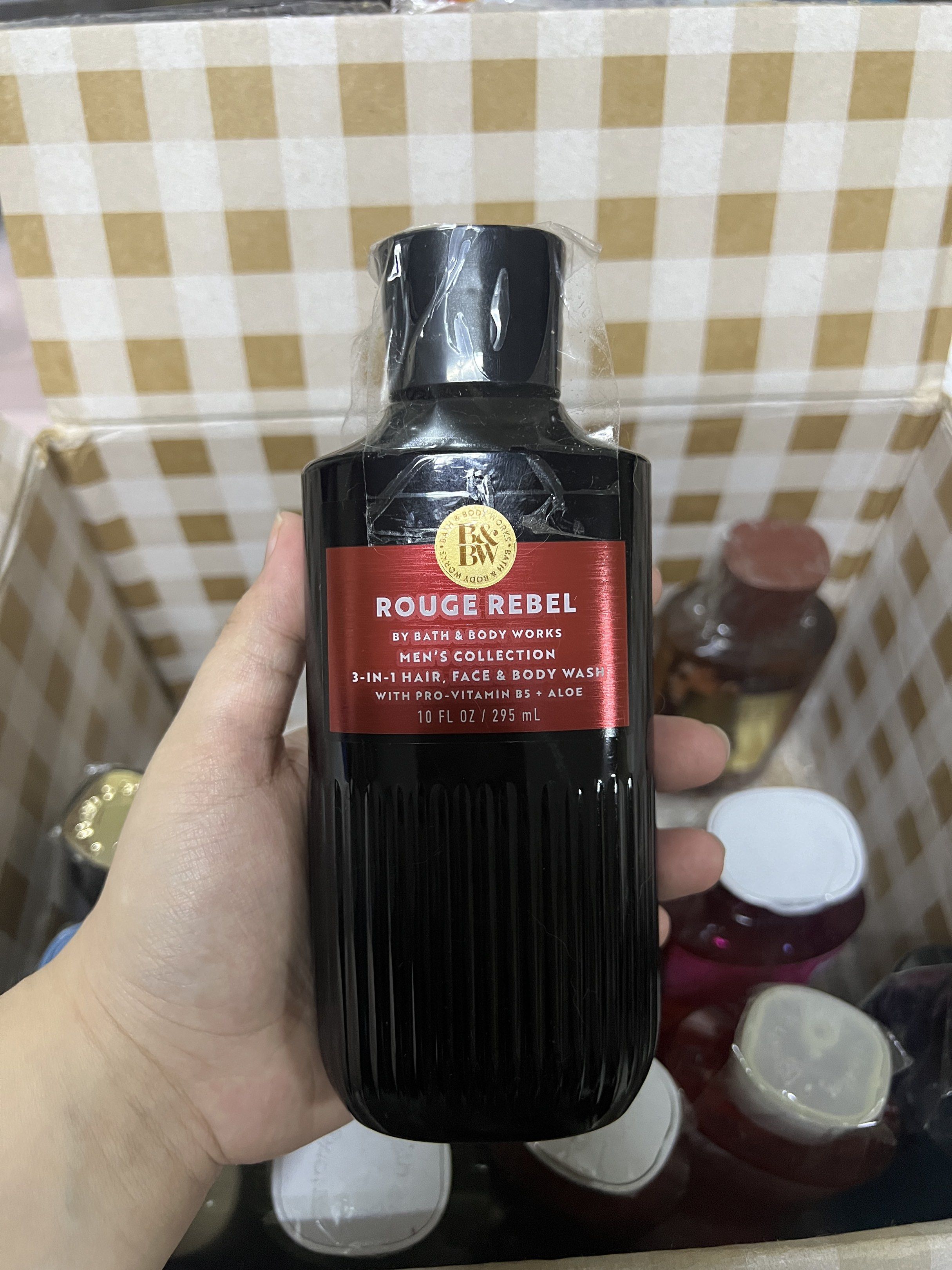 Bath & Body works body wash (Category: Bath) located in Manila. Submitted by mtbtx (Listing ID 1420511698, Image 1). Description: 2pcs - cucumber lemon 2pcs - rouge rebel 3 pcs- chocolate amber 1pc - deep ocean 1 pc- ocean 1 pc- graphite 1 pc - pink watermelon blast 1 pc - perfect in pink 1 pc - sweetest song (88ml) 1 pc- you’re the one 1 pc - frosted coconut 1 pc- aromatherapy 1pc -cucumber lemon (lotion) ✅Original! 🇺🇸 Shipped from LA 📍 near 