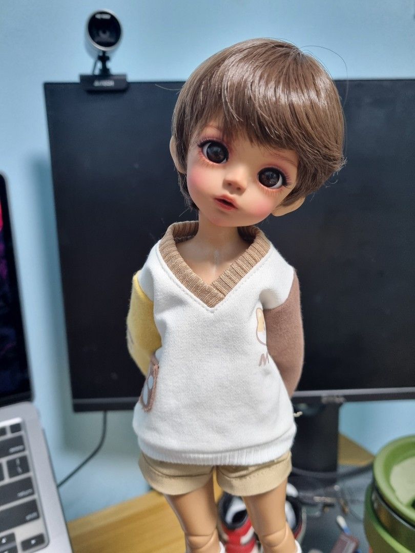 BJD Doll YOSD in tan (recast) (Category: Figurines & Statues) located in Manila. Submitted by enjdg12 (Listing ID 1420486757, Image 1). Description: Open for adoption 🥺💔 With a heavy heart, I’m letting this bebe go. YOSD recast bebe boy in tan skin. Comes with wig, eyes, clothes, and shoes — ready to go to a new home. 📩 PM me if interested.