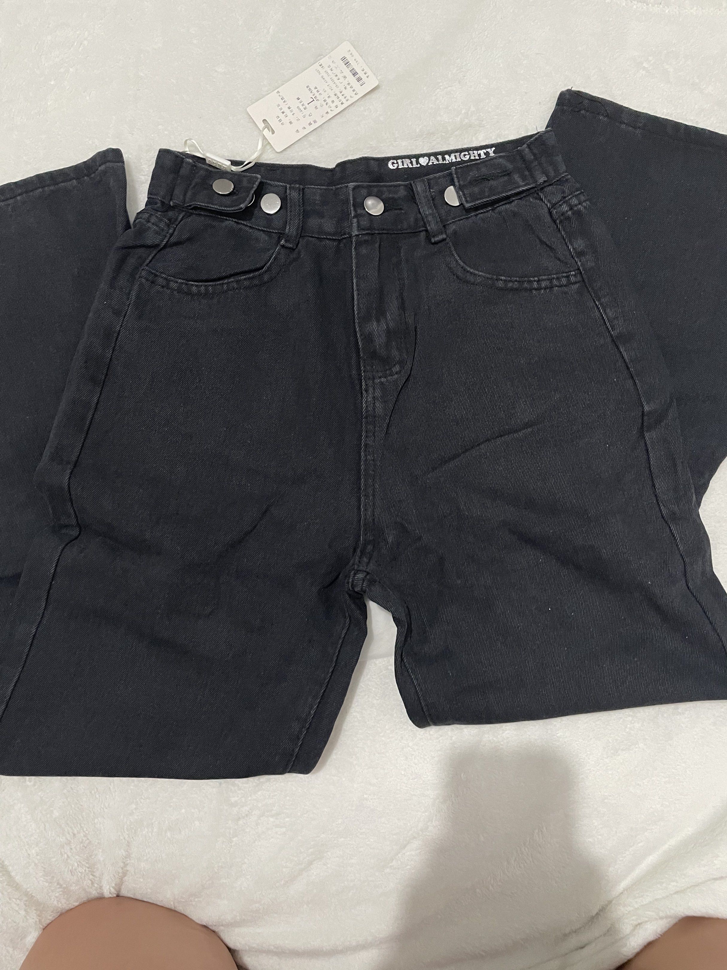 Black Denin Pants (Category: Jeans) located in Manila. Submitted by reloom (Listing ID 1420409522, Image 2). Description: Brand new with tag — L on tag but fits 23-26 (may butones sa front na para pangsikip).