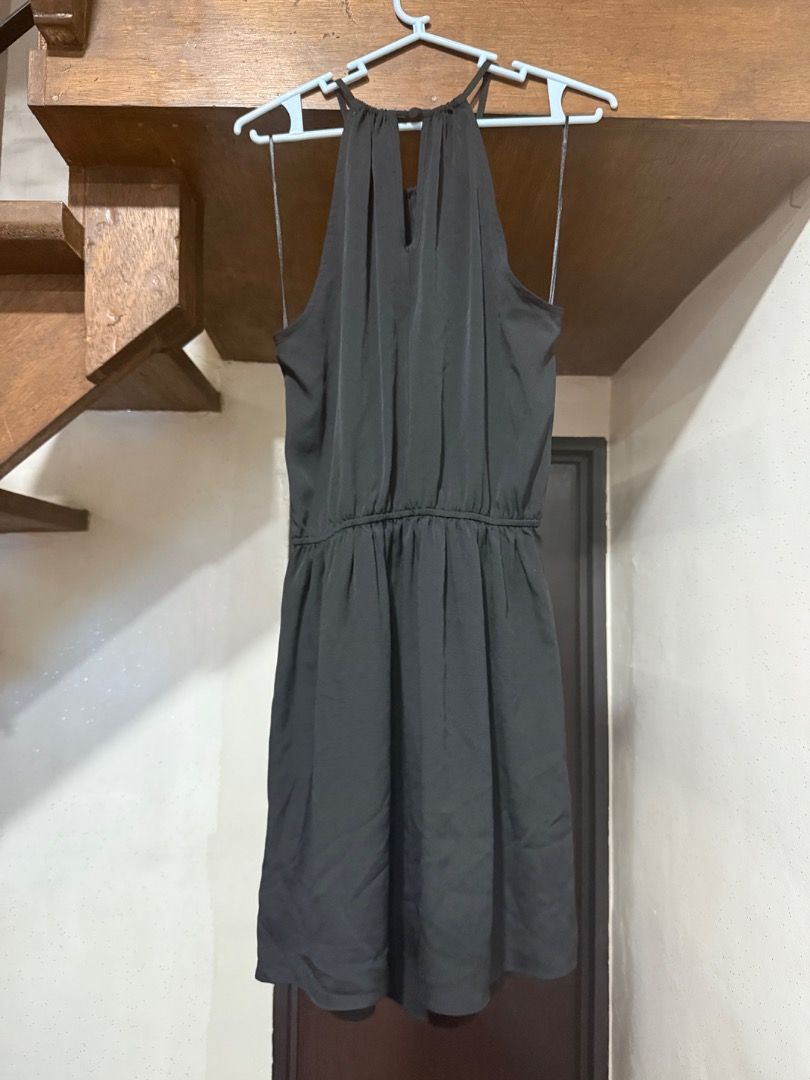 Black halter dress (Category: Dresses) located in Paranaque City. Submitted by 10001thingstodeclutter (Listing ID 1420487710, Image 2). Description: American eagle black halter dress Used but in good condition Easy to dress up or down.