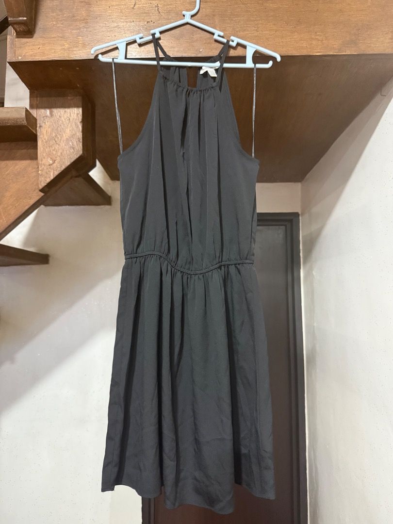 Black halter dress (Category: Dresses) located in Paranaque City. Submitted by 10001thingstodeclutter (Listing ID 1420487710, Image 1). Description: American eagle black halter dress Used but in good condition Easy to dress up or down.