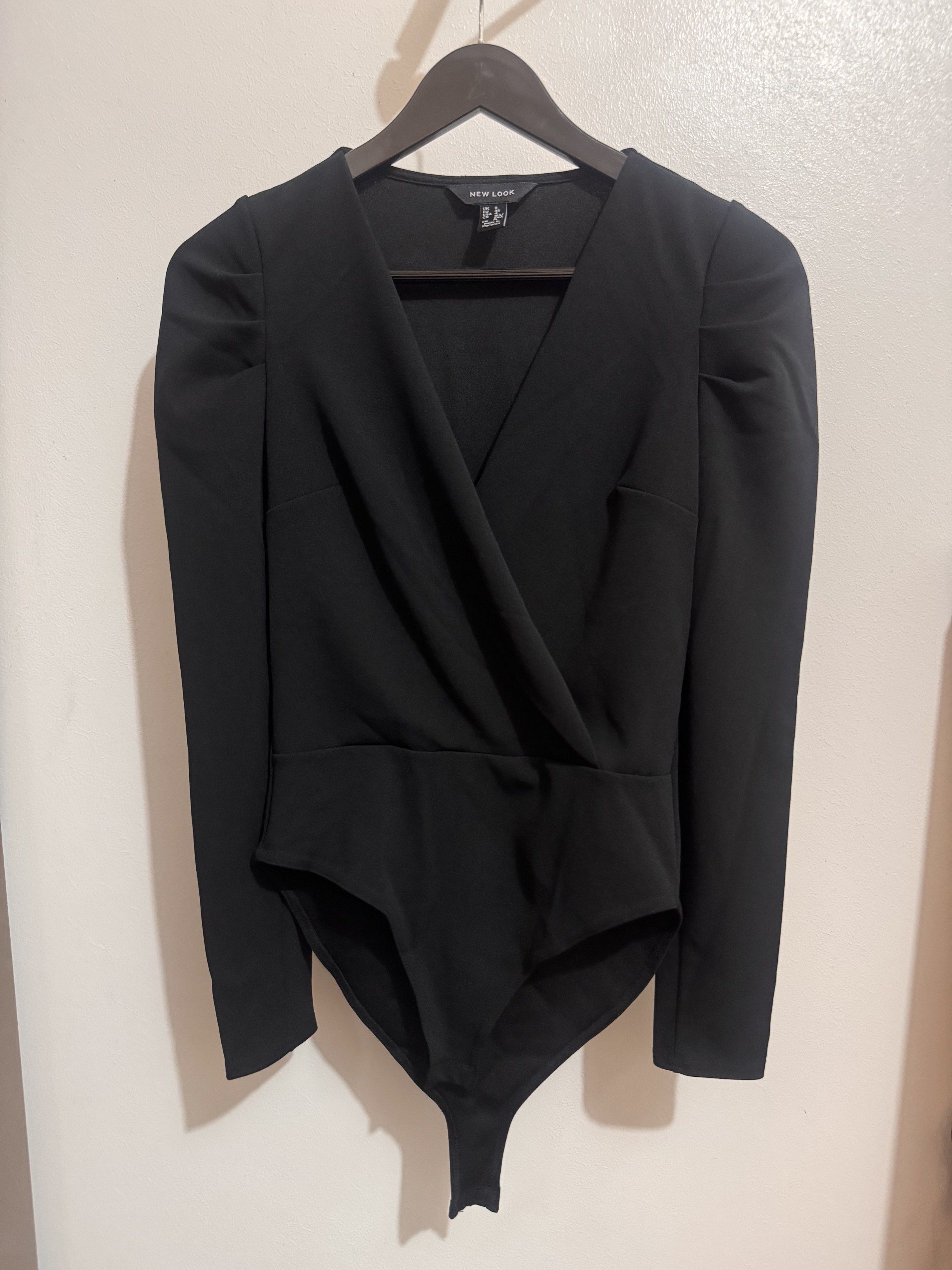 Black overlap bodysuit (Category: Others Tops) located in Mexico. Submitted by studioleraph (Listing ID 1420521305, Image 1). Description: F01-6 Black overlap bodysuit Condition: Pre-loved; Please manage expectations ✨ Size: S-M Price: 180 💰 Payment first 🛒 Shipping not included, PM for details 🙅🏻‍♀️ No Joy Reservers or Scammers 🙆🏻‍♀️ You deserve this piece 🩷 Only one item #preloved #tops #bodysuit #available #Fashion #onlineshopping #outf