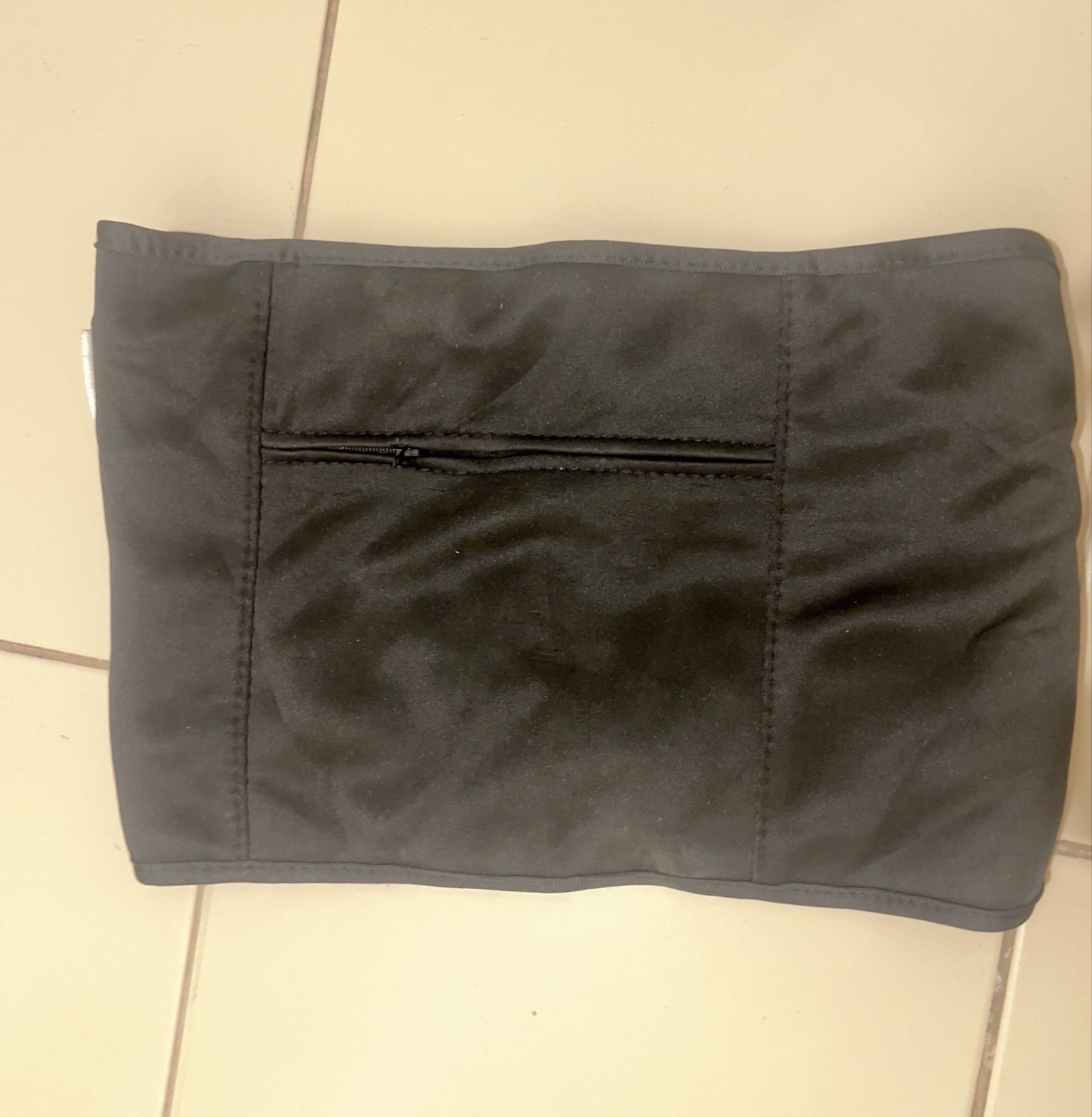 Black waist wrap for hot packs (Category: Body Care) located in Cainta. Submitted by barbie714 (Listing ID 1420518732, Image 1). Description: - Features a zippered pocket - Includes two adjustable straps - Rectangular shape - Black exterior with white interior lining.