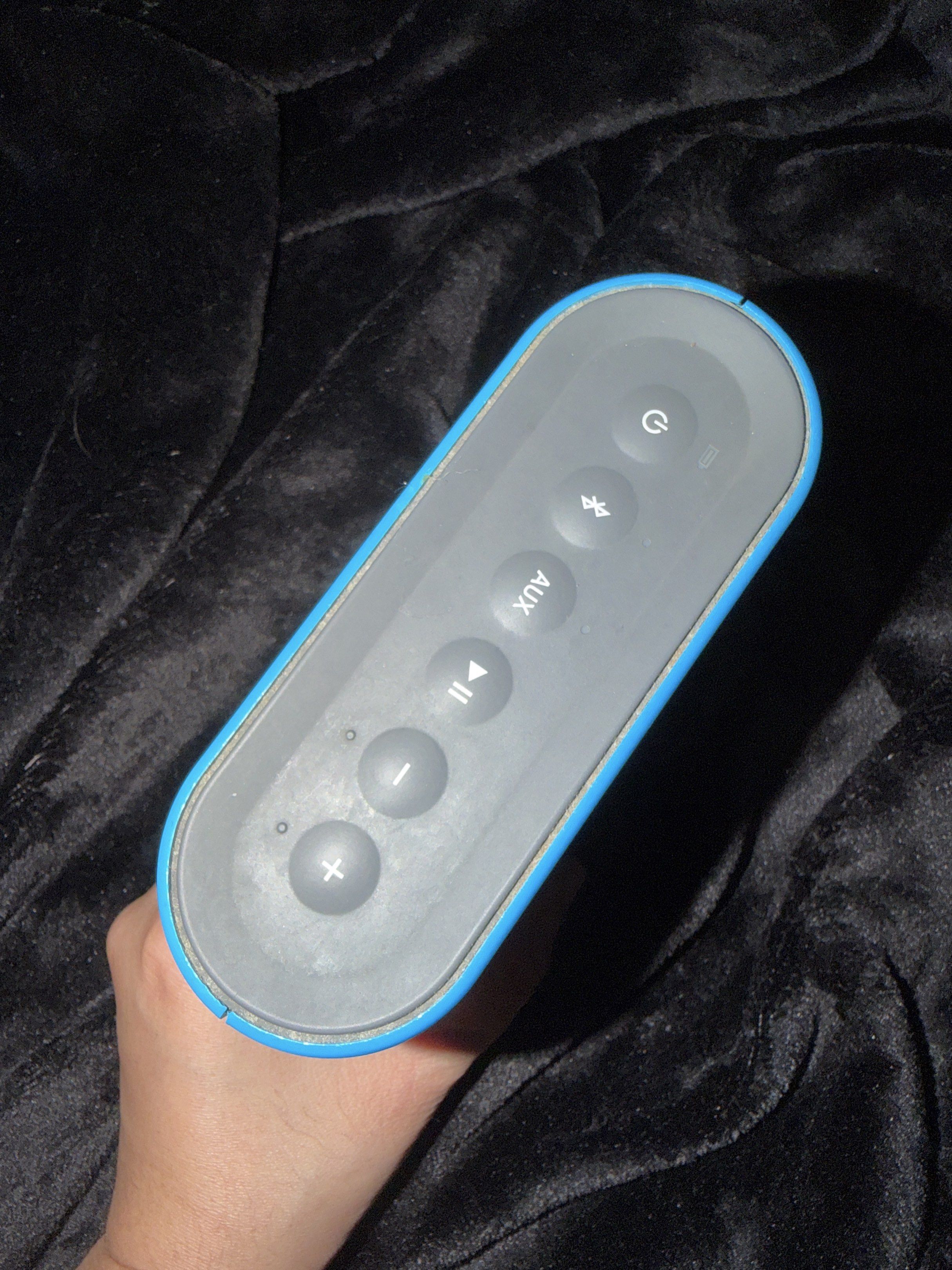 Bose SoundLink Color Bluetooth Speaker (Category: Soundbars, Speakers & Amplifiers) located in Manila. Submitted by pialoved (Listing ID 1420457425, Image 3). Description: - Blue Bose SoundLink Color Bluetooth speaker - Front and back speaker grill - Top controls: power, volume, playback - Ports: AUX, charging - Compact and portable design.
