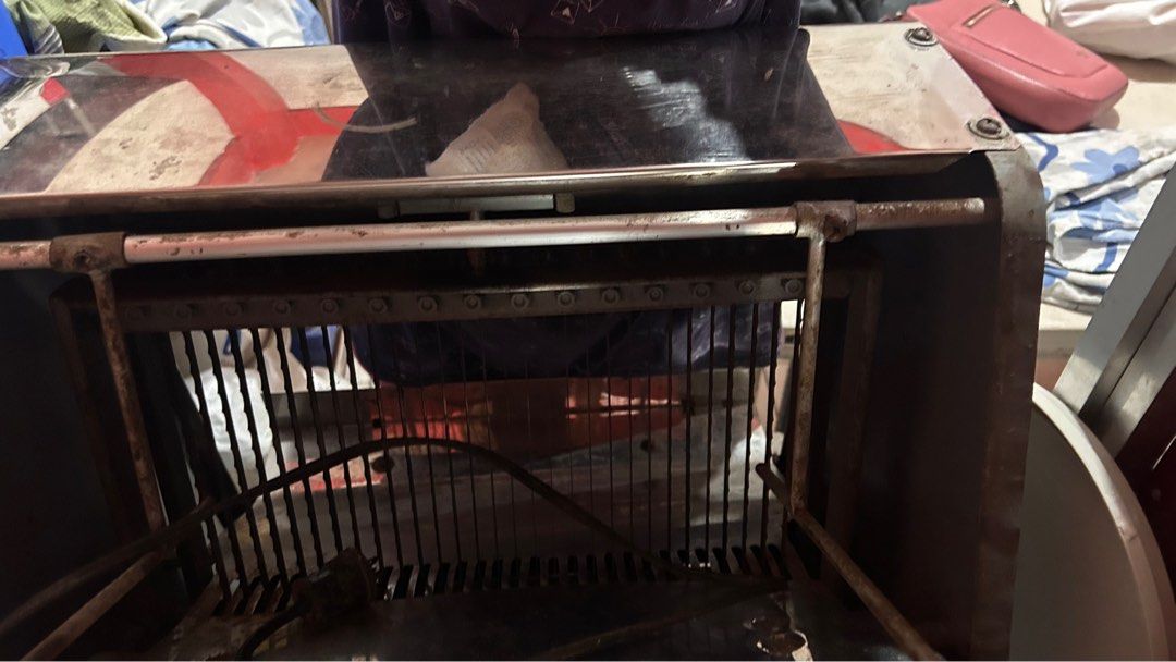 Bread slicer (Category: Bakeware) located in Manila. Submitted by florabelle31869 (Listing ID 1420491141, Image 1). Description: .