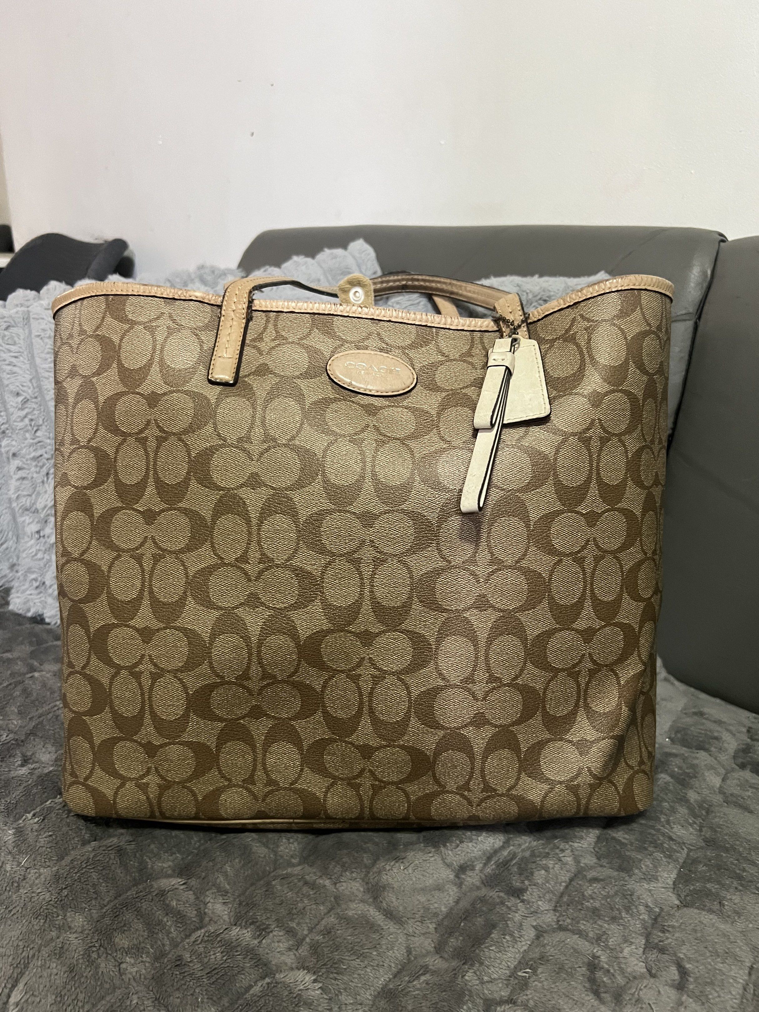 Coach Signature Tote Bag (Category: Luxury Bags & Wallets) located in San Juan City. Submitted by d_gracia (Listing ID 1420503138, Image 1). Description: - Authentic Coach tote bag - Features the signature Coach pattern - Spacious interior - Two top handles - Includes Coach hangtag - Minor signs of wear.