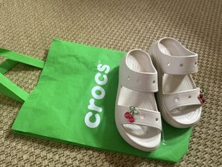 (Category: ) located in . Submitted by Brandedpreloved (Listing ID 1420369160, Image 1). Description: .