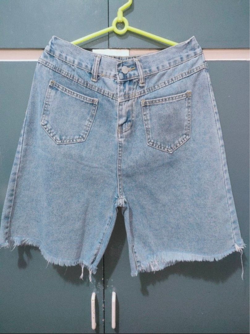 Denim baggy Jorts (Category: Shorts) located in Marikina City. Submitted by destashndeclutter (Listing ID 1420484166, Image 2). Description: 180 each Fits 31-33 Garterized waist.