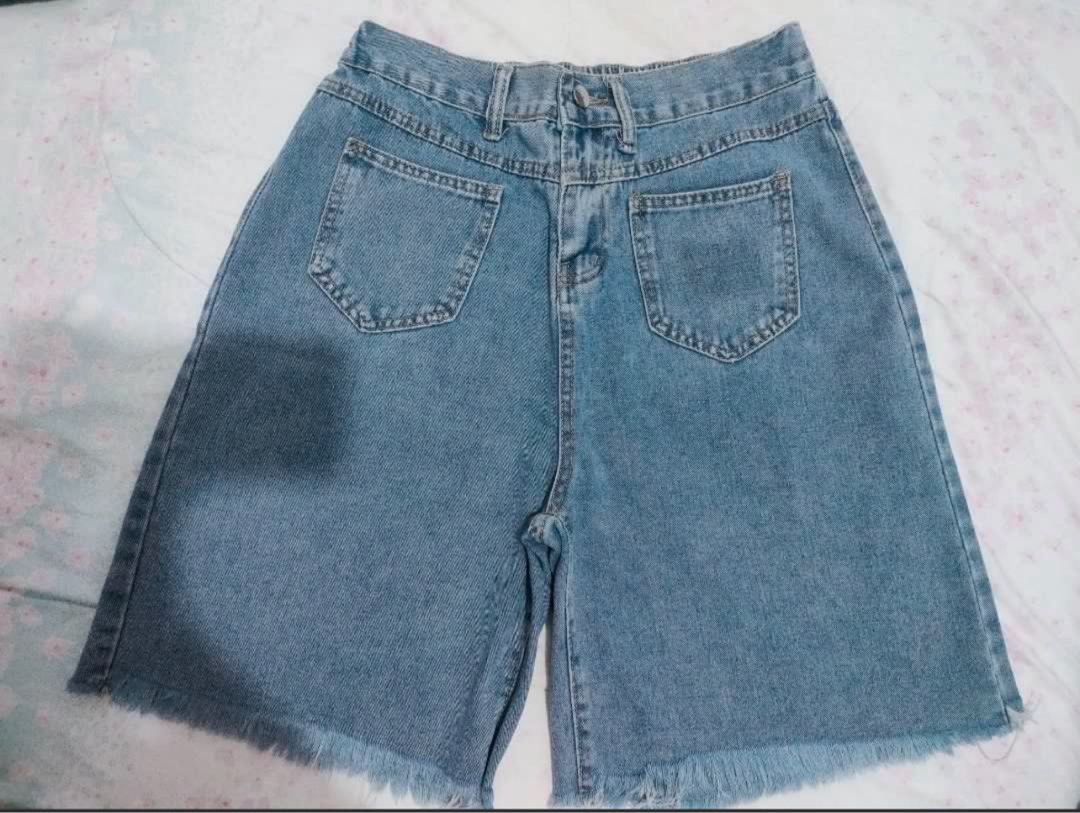 Denim baggy Jorts (Category: Shorts) located in Marikina City. Submitted by destashndeclutter (Listing ID 1420484166, Image 1). Description: 180 each Fits 31-33 Garterized waist.