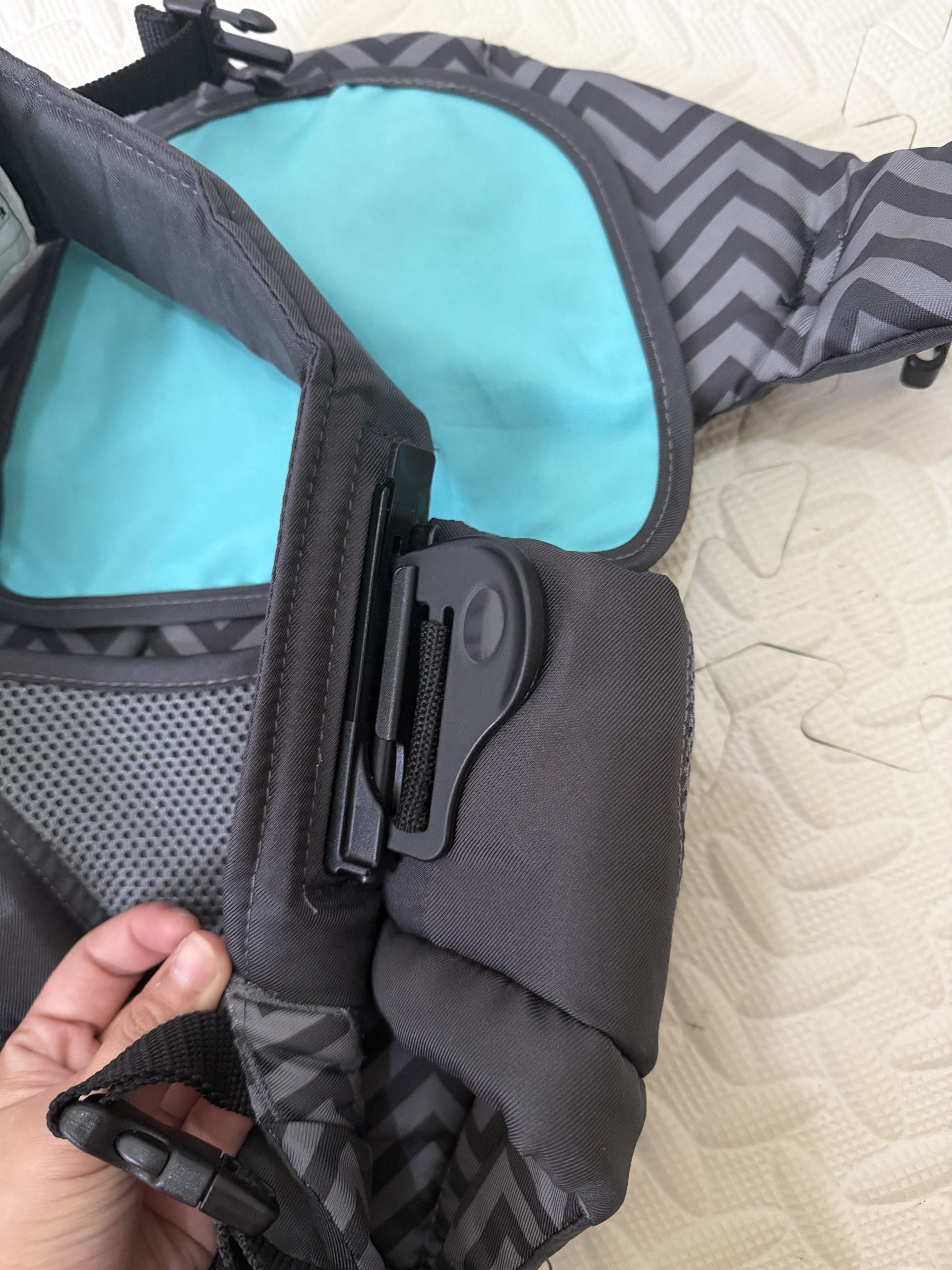 Evenflo Breathable Carrier (Category: Carriers & Slings) located in Cavite. Submitted by maxs.bl (Listing ID 1420375391, Image 3). Description: 📍Silang, Cavite.