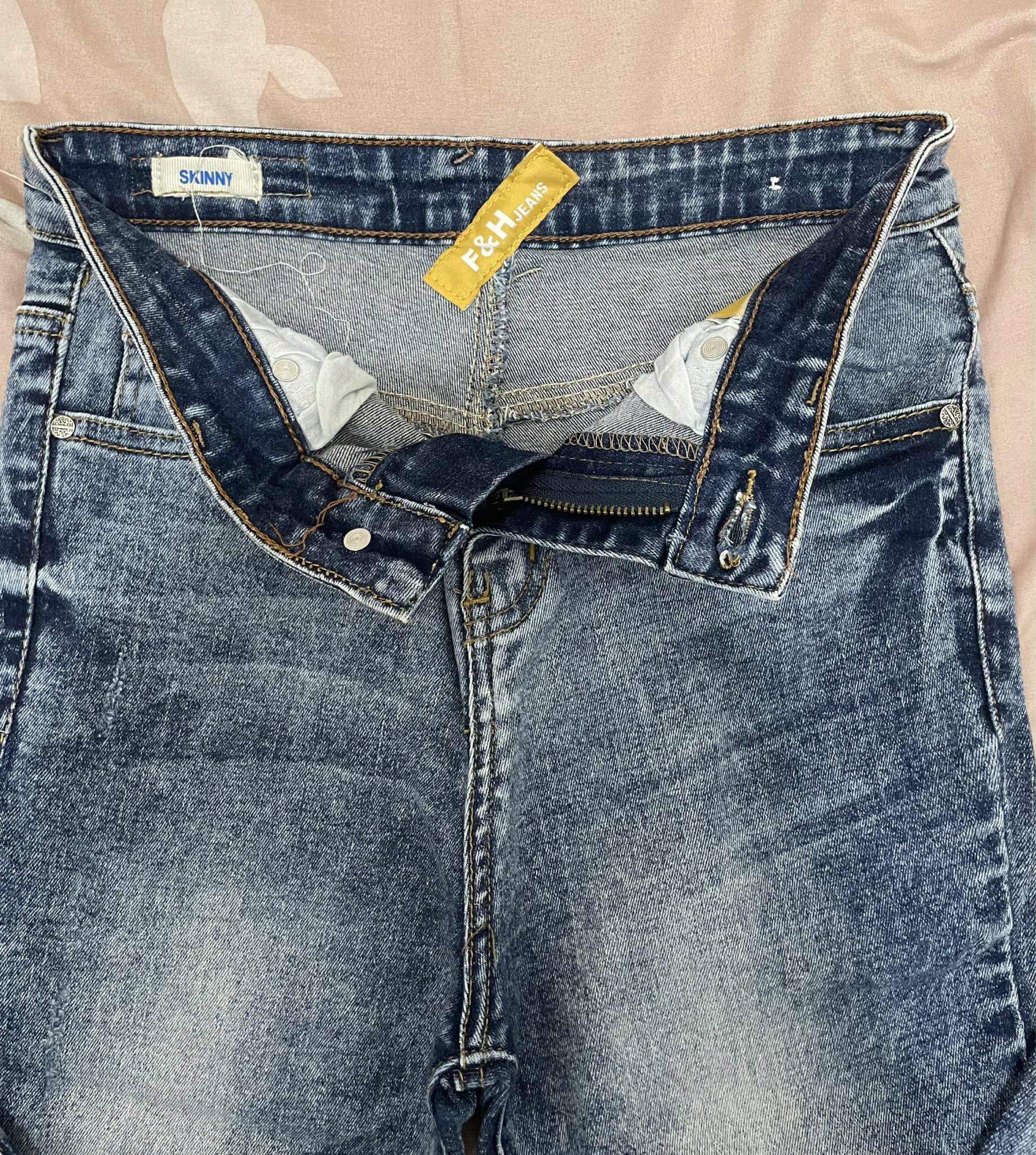 F&H Jeans Skinny Size 26 (Category: Jeans) located in Ibaan. Submitted by dystyles_ (Listing ID 1420385513, Image 3). Description: - F&H Jeans - Skinny fit - Size 26 - Classic blue wash - 37 in length.
