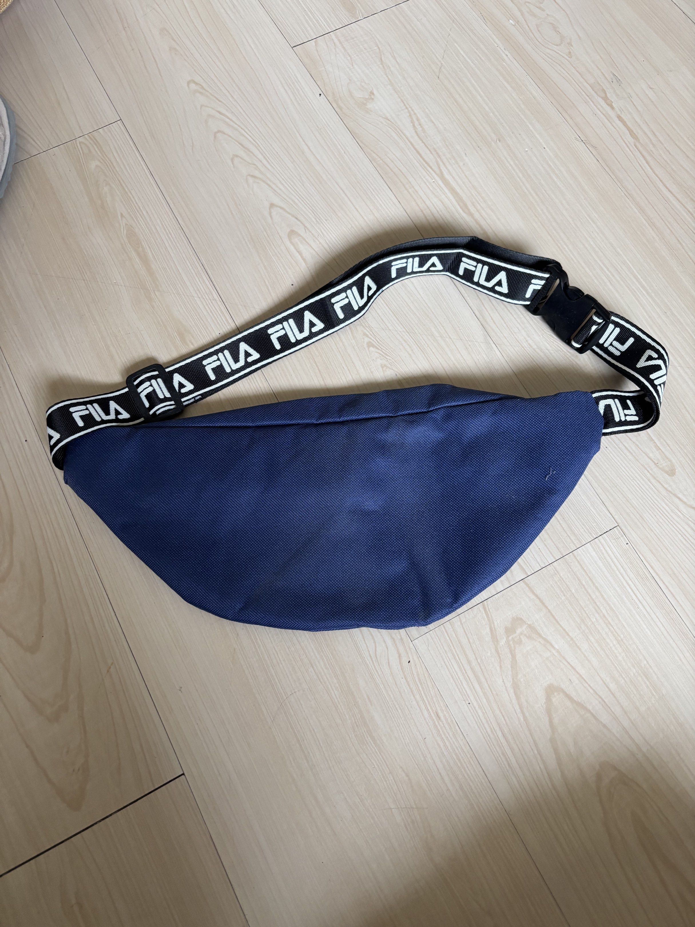 Fila Waist Bag - Navy Blue (Category: Belt bags, Clutches and Pouches) located in San Juan City. Submitted by chobei (Listing ID 1420414716, Image 3). Description: - Navy blue Fila waist bag - Black strap with Fila logo - Main compartment and internal pocket - Adjustable strap with buckle closure - Fila logo on front payment: gcash delivery: lalamove or meetup (buyer shoulders delivery fee) loc: san juan city dm for more details.
