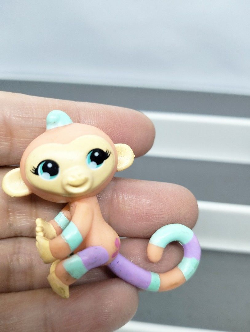 Mini Fingerlings Monkey Collectible Figures Set (2pcs) (Category: Designer & Blind Box Toys) located in Baguio. Submitted by toys_of_yesteryear (Listing ID 1420548187, Image 2). Description: 📌loc. Baguio 📌Actual photos posted, check all photos before buying. 📌Reasonable price posted, lowballers will be ignored / ridiculous offers auto declined. 📌No holds , No reservation 📌MoP: Gcash 📌MoD: J&T - Includes two Fingerlings monkeys - Colors: Ora