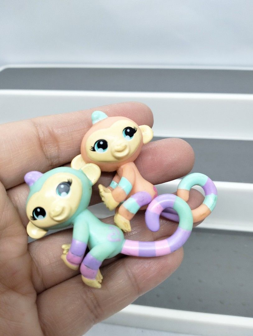 Mini Fingerlings Monkey Collectible Figures Set (2pcs) (Category: Designer & Blind Box Toys) located in Baguio. Submitted by toys_of_yesteryear (Listing ID 1420548187, Image 1). Description: 📌loc. Baguio 📌Actual photos posted, check all photos before buying. 📌Reasonable price posted, lowballers will be ignored / ridiculous offers auto declined. 📌No holds , No reservation 📌MoP: Gcash 📌MoD: J&T - Includes two Fingerlings monkeys - Colors: Ora