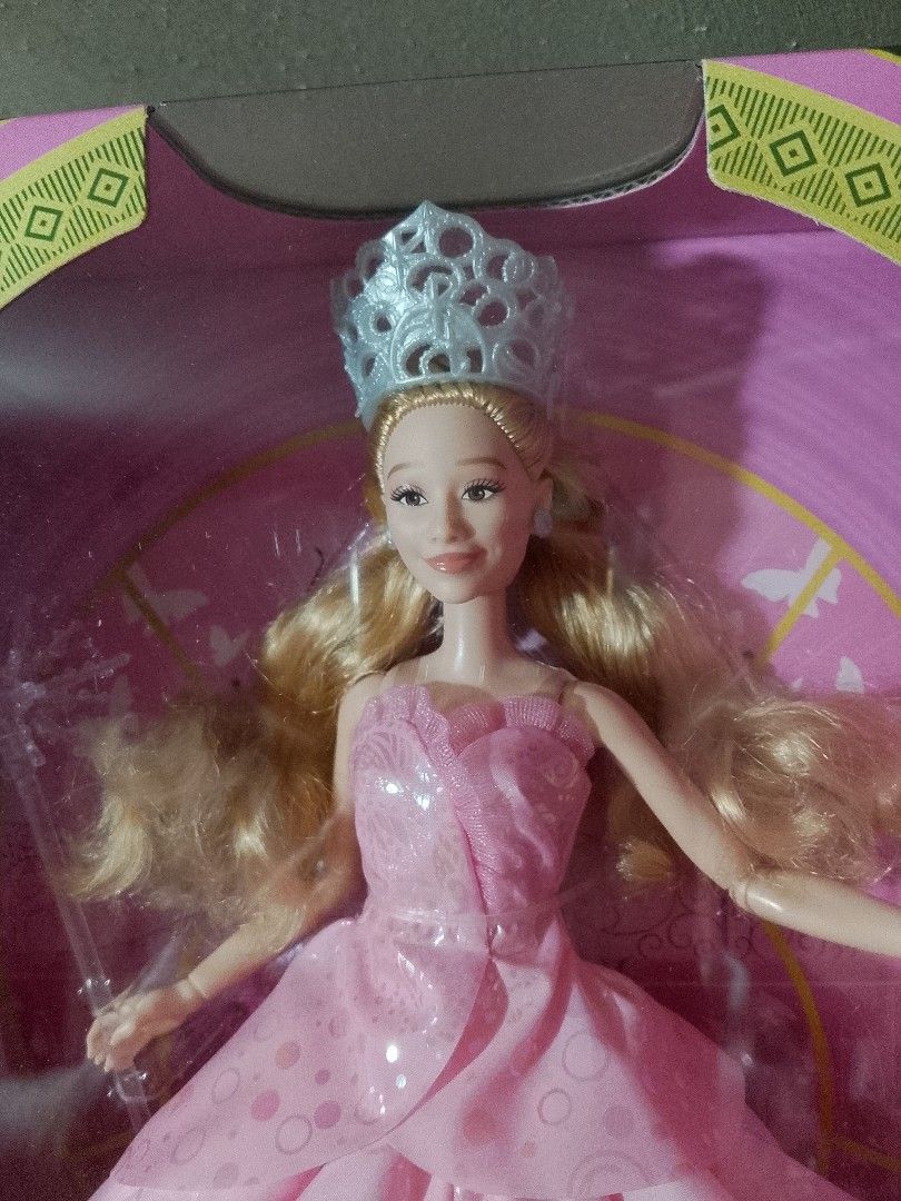 Wicked Glinda Deluxe Doll (Category: Figurines & Statues) located in Baguio. Submitted by ems_collects (Listing ID 1420361967, Image 2). Description: brand new, well stored.