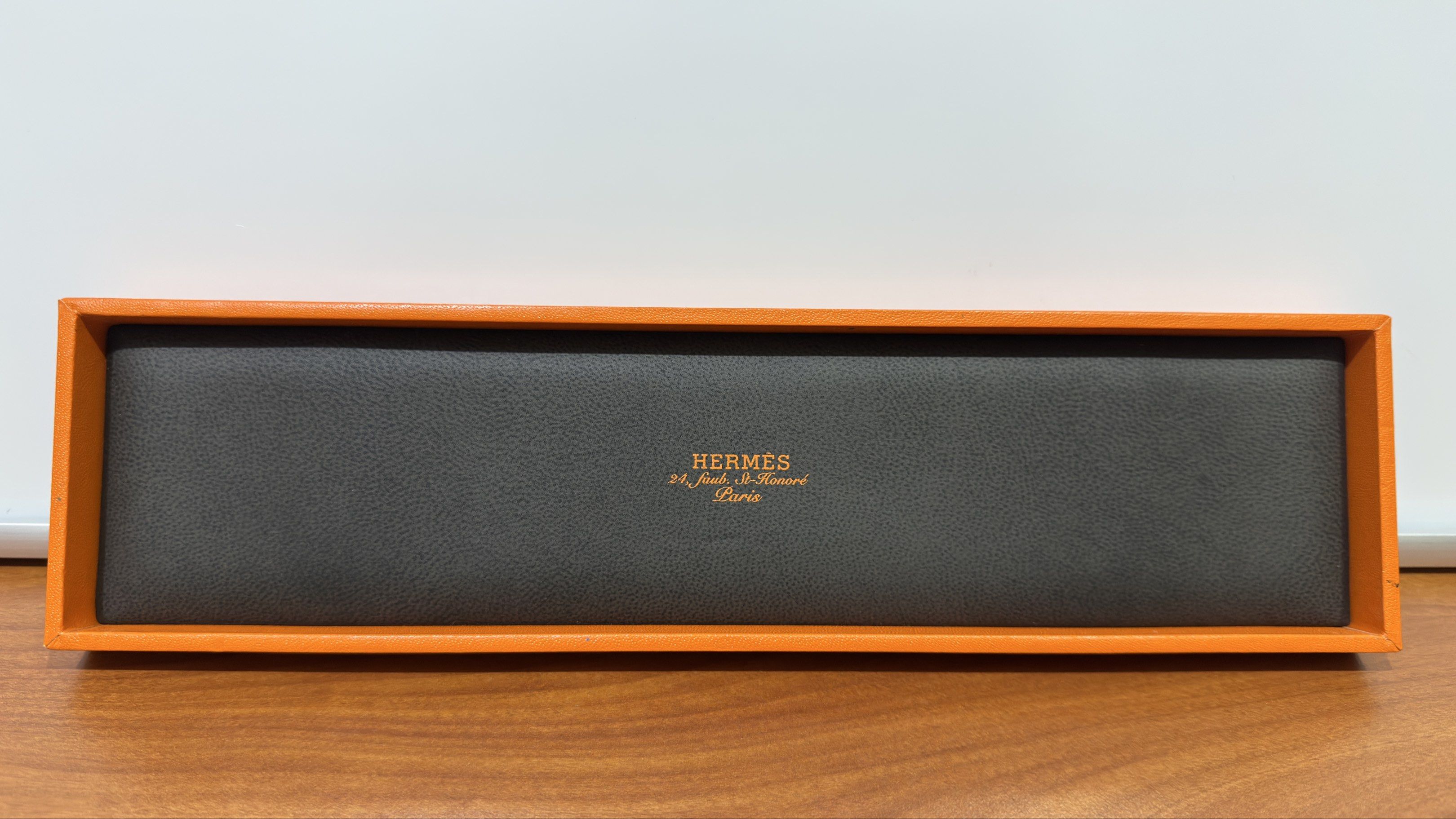 Hermes Bracelet Accessory Box (Category: Luxury Accessories) located in Binangonan. Submitted by c_r_i_s (Listing ID 1420477089, Image 2). Description: Hermes Bracelet Accessory Box With light scuffs, scratches, stain, small cosmetic tear (5th picture) In good condition!.