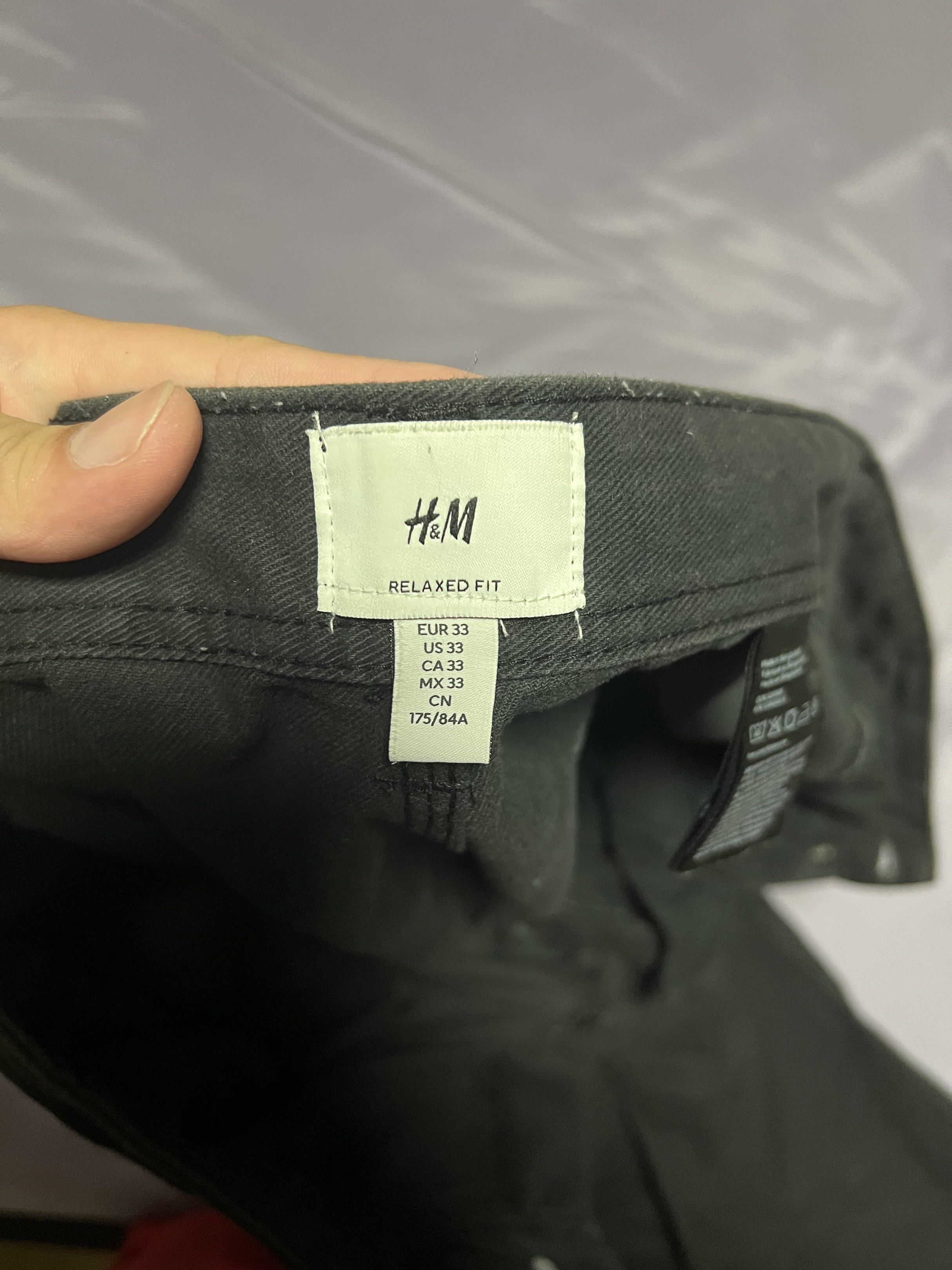 H&M Relaxed Fit Pants (Category: Jeans) located in Malolos. Submitted by markkobe (Listing ID 1420539789, Image 3). Description: Slightly negotiable.