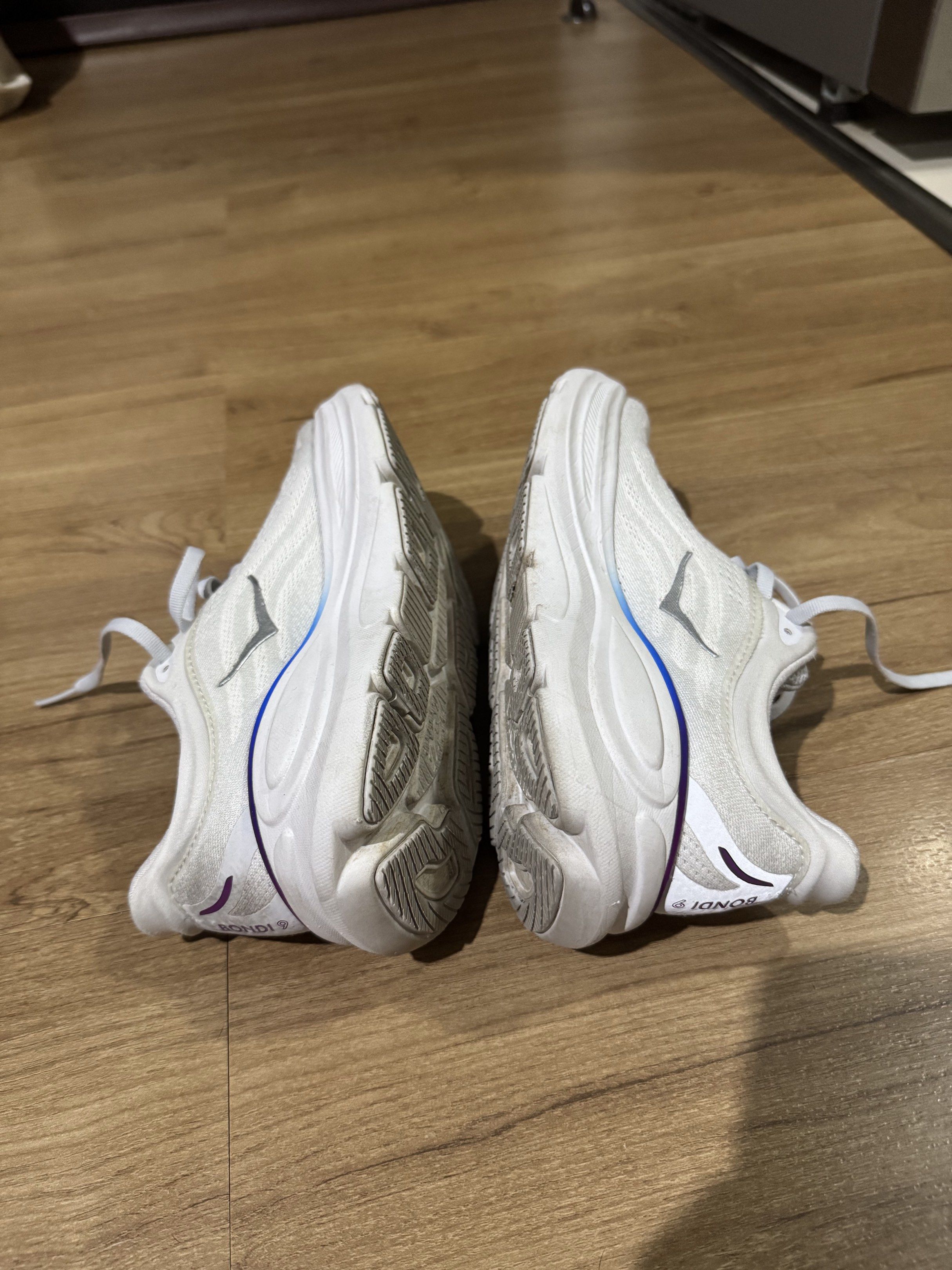 Hoka Bondi 9 Running Shoes (Category: Sneakers) located in Paranaque City. Submitted by abigaylerocks (Listing ID 1420405382, Image 3). Description: Hoka Bondi 9 running shoes size 5 women (preloved) - gray color - no issues / damage .