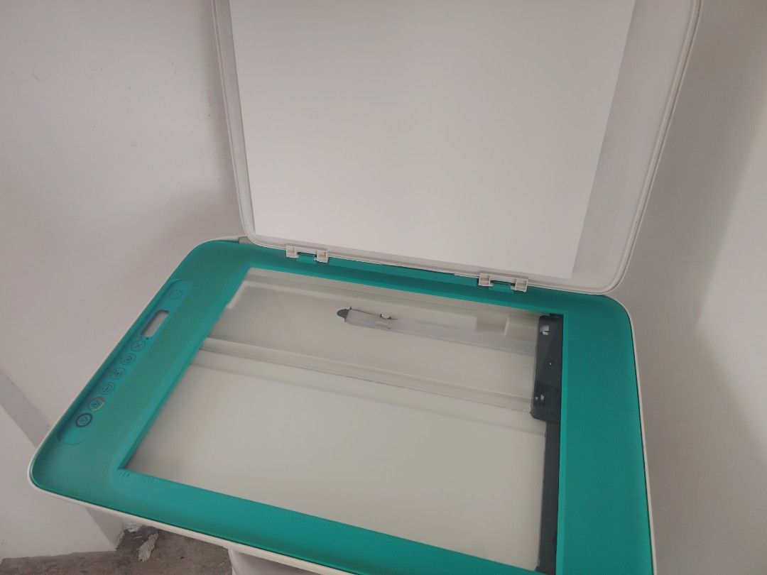 HP DeskJet Ink Advantage 2600 Printer (Category: Printers, Scanners & Copiers) located in Quezon City. Submitted by jeamongus (Listing ID 1420429040, Image 3). Description: - HP DeskJet Ink Advantage 2600 printer - Built-in scanner - Stylish white and teal design - Model number: Y5Z04 B - Serial number: CN7TC04828N - Features a convenient power switch - Includes a paper tray Issue: yellowed (age), no cartridge .