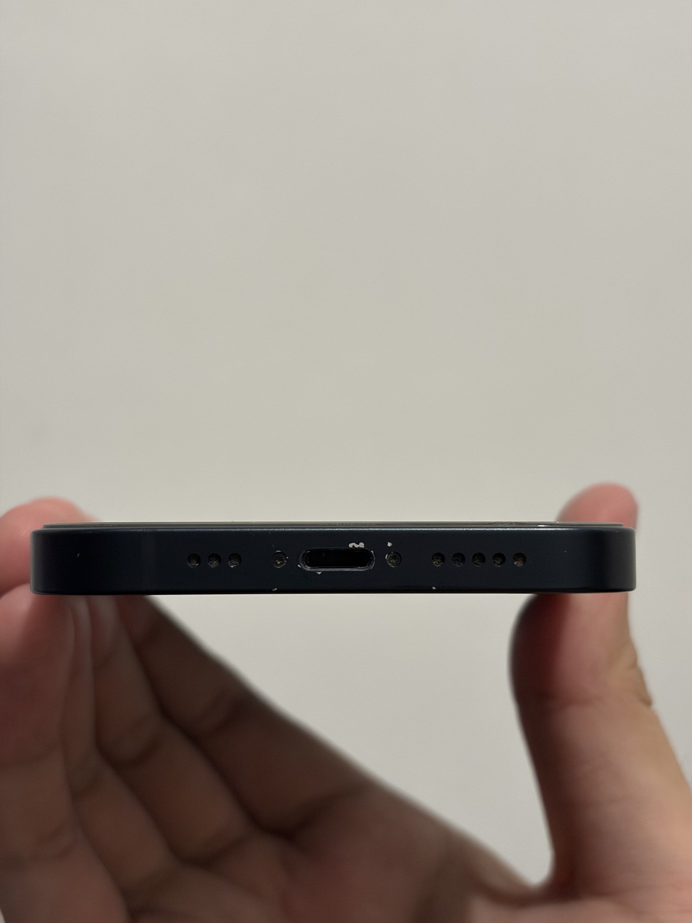 iPhone 13 128GB Midnight (Category: iPhone 13 Series) located in Manila. Submitted by itskennethh (Listing ID 1420508298, Image 3). Description: -128GB Variant -Midnight colorway -80% Battery Health -No issues -Bought at Power Mac Center last March 2023 (Original Owner) -Some small scratches, never been opened -RFS: Upgrade -Can do meet-ups around Robinsons Manila area.