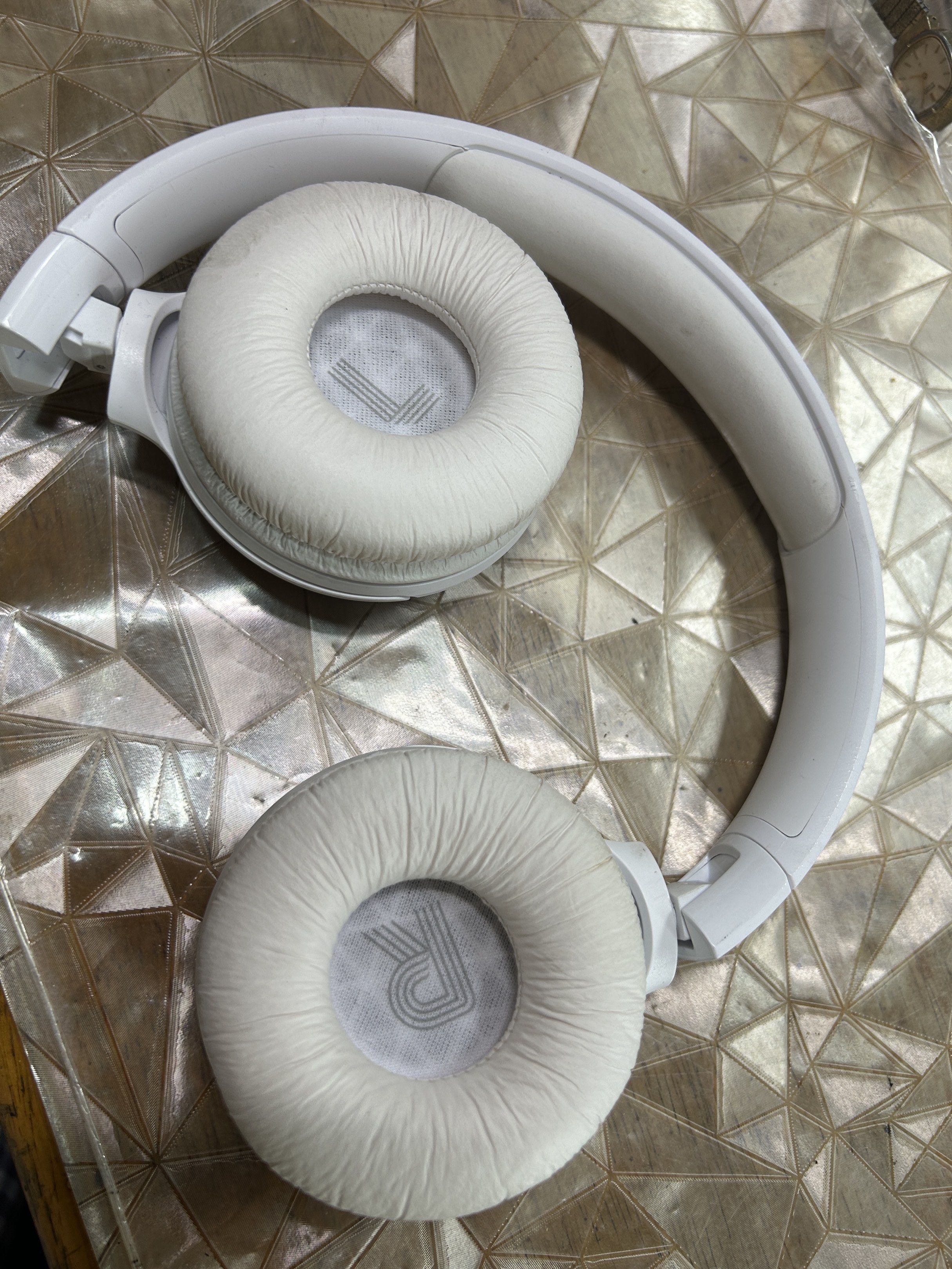 JBL Tune 510BT. C type cable charger (Category: Headphones & Headsets) located in Caloocan City. Submitted by guitara1822 (Listing ID 1420399683, Image 3). Description: It utilizes Bluetooth technology for wireless streaming. It features JBL Pure Bass sound. It provides up to 40 hours of battery life. The headphones are lightweight, comfortable, and foldable..