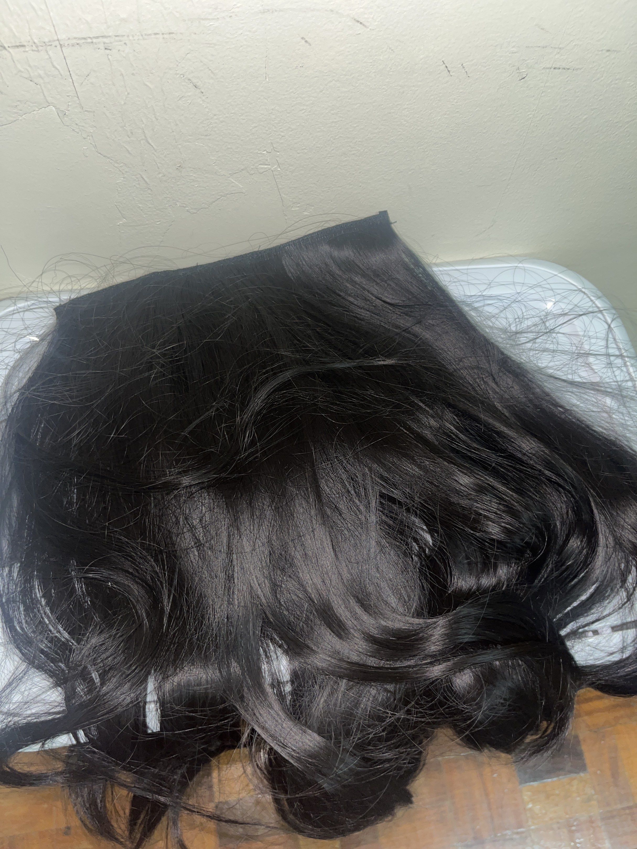 JBSELECT4YOU 26 Inches Nature Soft Black (Category: Hair Accessories) located in Lucena. Submitted by ohningsih (Listing ID 1420480493, Image 2). Description: - JBSELECT4YOU Hair Extensions - Color: Soft Black - Length: 26 inches - Condition: Like new, natambak lang.