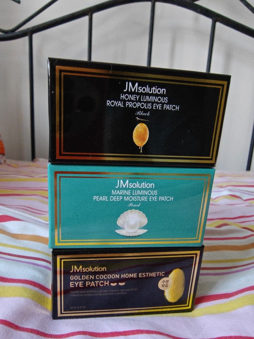 JM Solution Eye Patch Set (Category: Face Care) located in Singapore. Submitted by helensoh09 (Listing ID 1420369444, Image 1). Description: - New, sealed set of JM Solution eye patches. - Includes: - Honey Luminous Royal Propolis - Marine Luminous Pearl Deep Moisture - Golden Cocoon Home Esthetic - Benefits: Hydrates and brightens under-eye area. Selling all at $20 including tracking mail as i brought it too much .