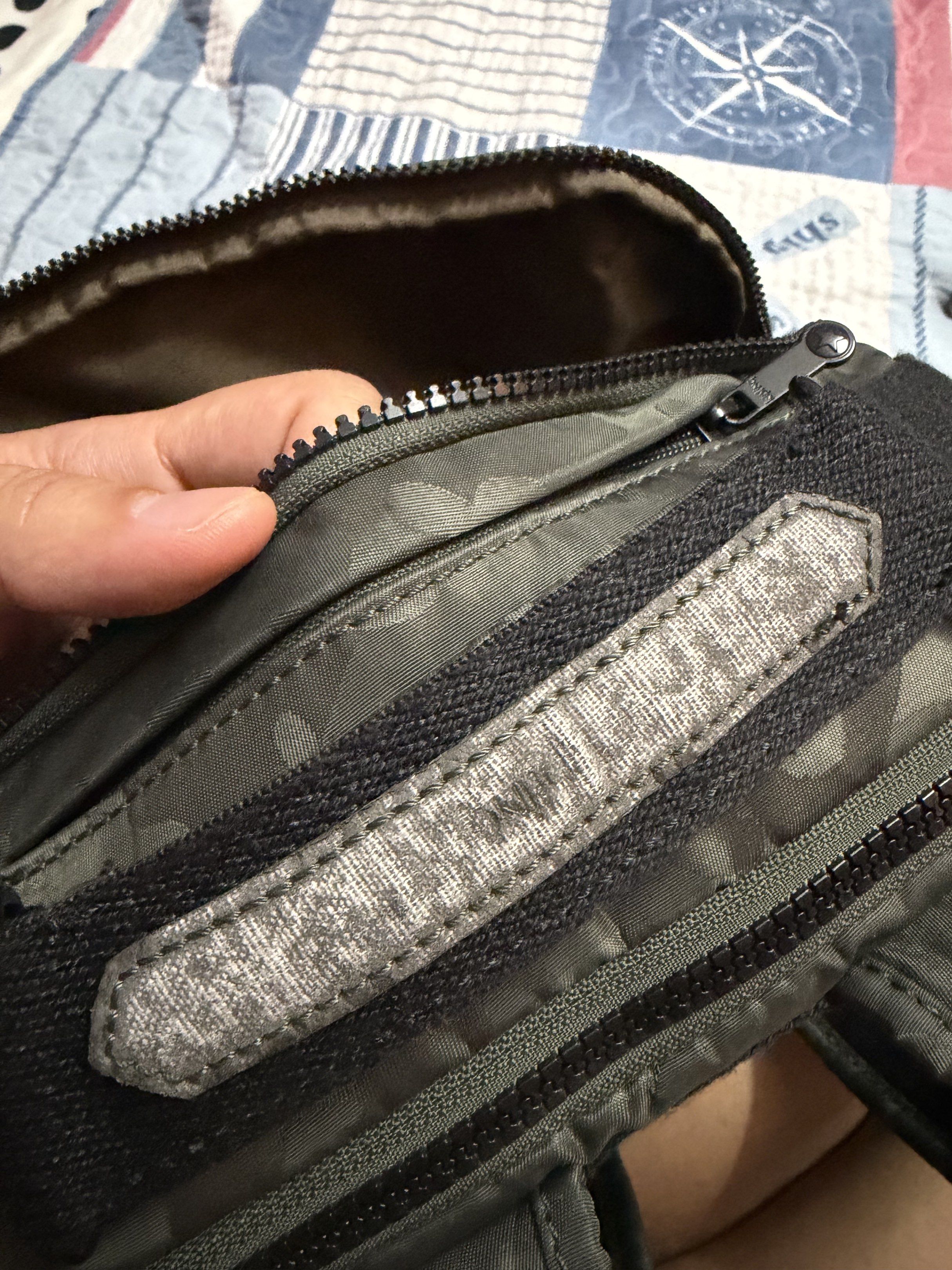Kipling Backpack (Category: Backpacks) located in Ipoh. Submitted by qayyumsuleman (Listing ID 1420511920, Image 2). Description: Backpack Kipling untuk dilepaskan . condition seperti dalam gambar . bebas koyak . ada sedikit kesan pemakaian ..
