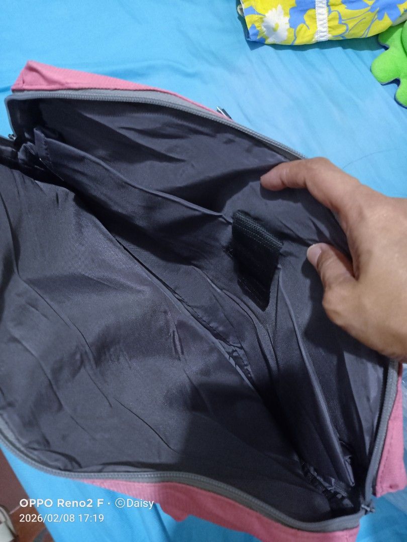 Lenovo Pink Laptop Bag (Category: Laptop Bags & Sleeves) located in Quezon City. Submitted by daisyuy1979 (Listing ID 1420453343, Image 3). Description: - Pink Lenovo laptop bag - Top handle and shoulder strap - Main compartment with zipper closure - Additional front pocket - Dark grey interior lining - Lenovo logo on the front.